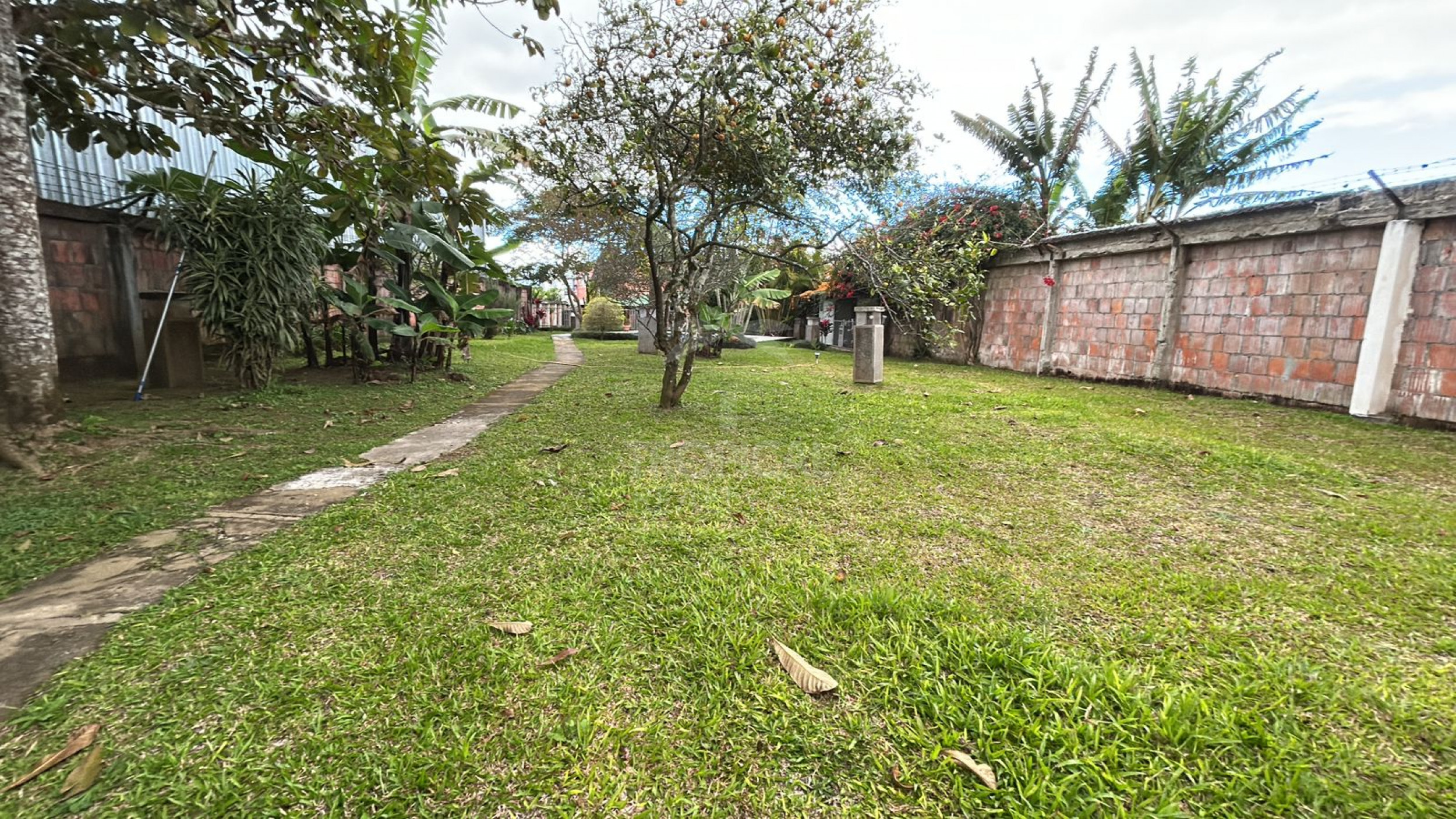 For Sale: House with Mixed Land Use in Granadilla – Large Lot with Development Potential | $819,000