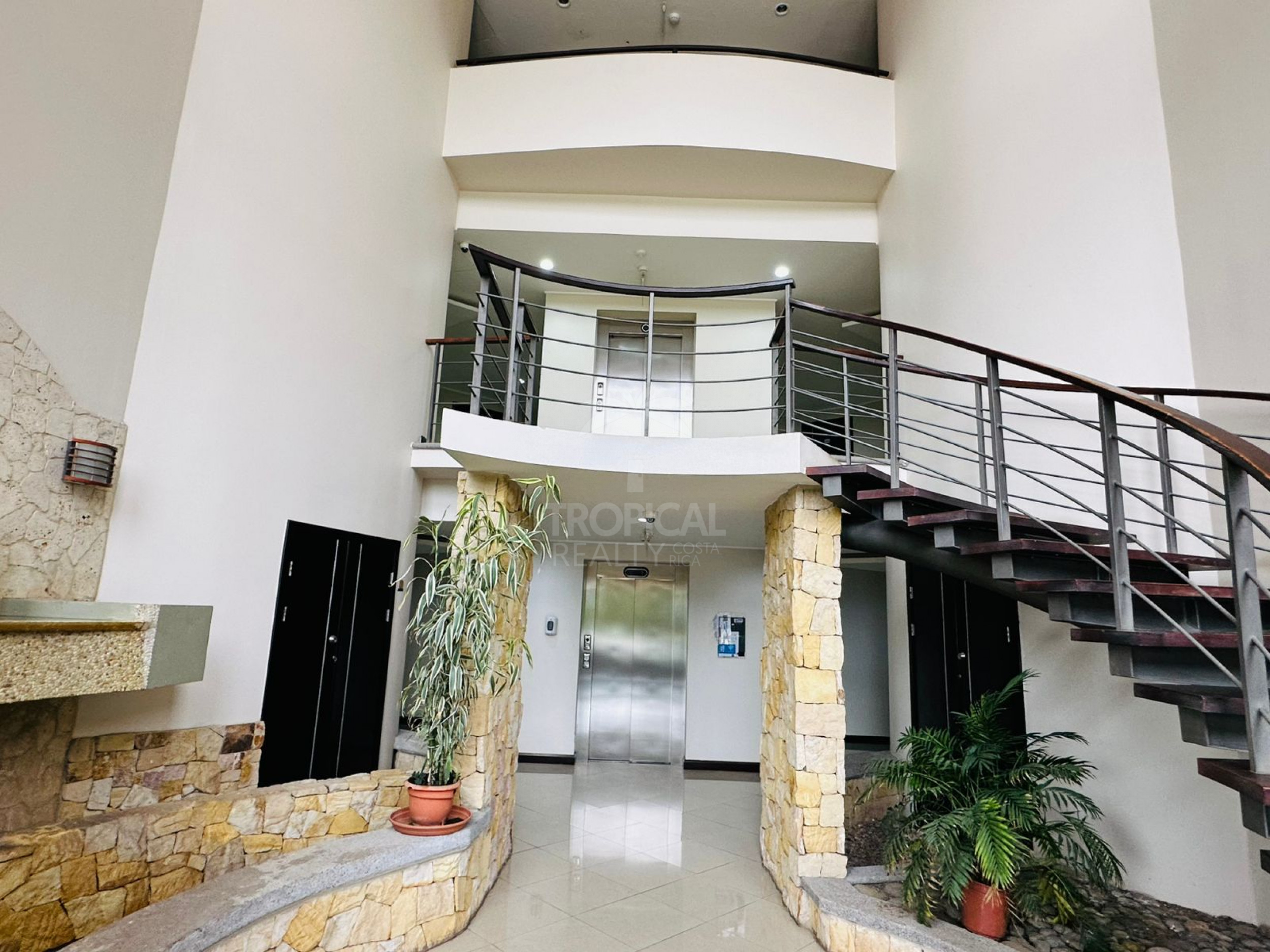 One-Level Penthouse in Avalon Country, Santa Ana – $240,000