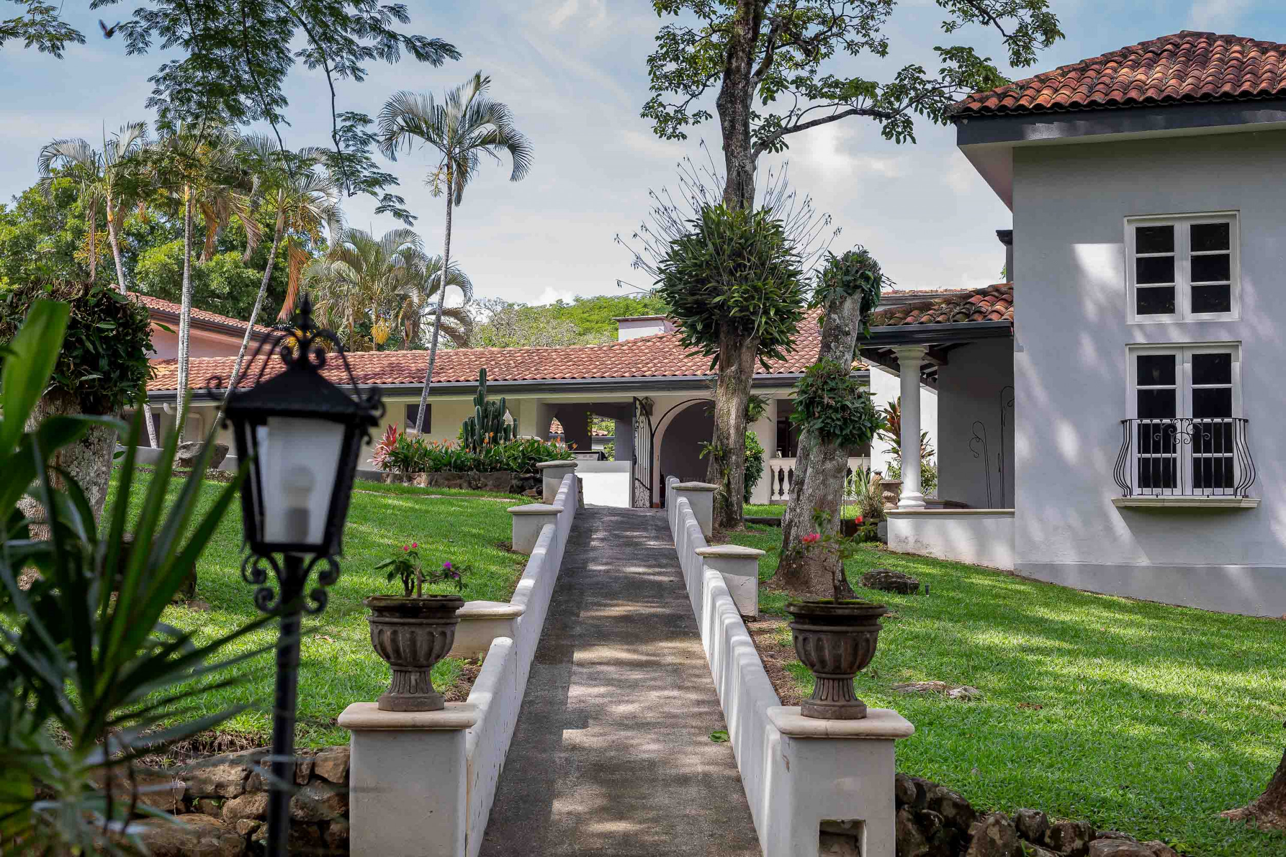 Resort-Style Luxury Villa in Turrucares, Alajuela: Your Dream Home Awaits!