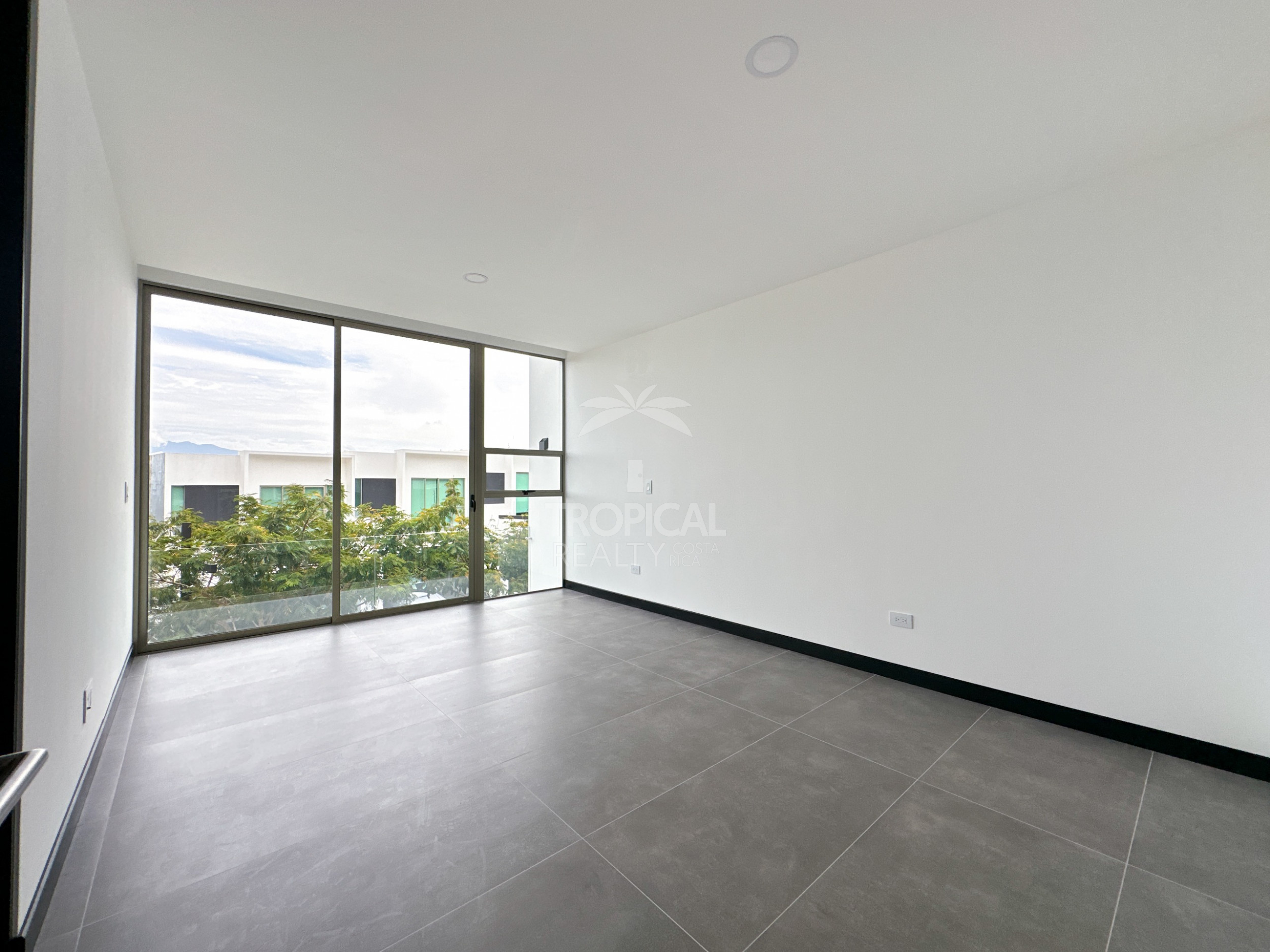 Discover your dream home in the prestigious Bonavista Condominium!