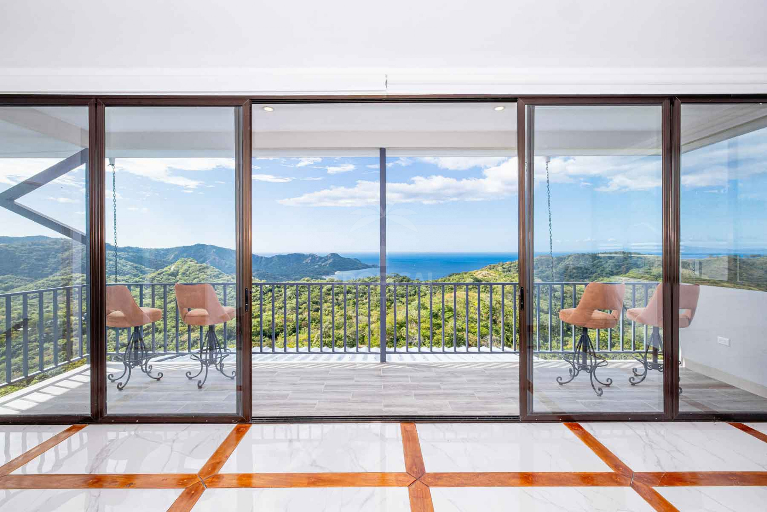Luxury Villa in Guanacaste with Infinity Pool and Panoramic Ocean & Volcano Views