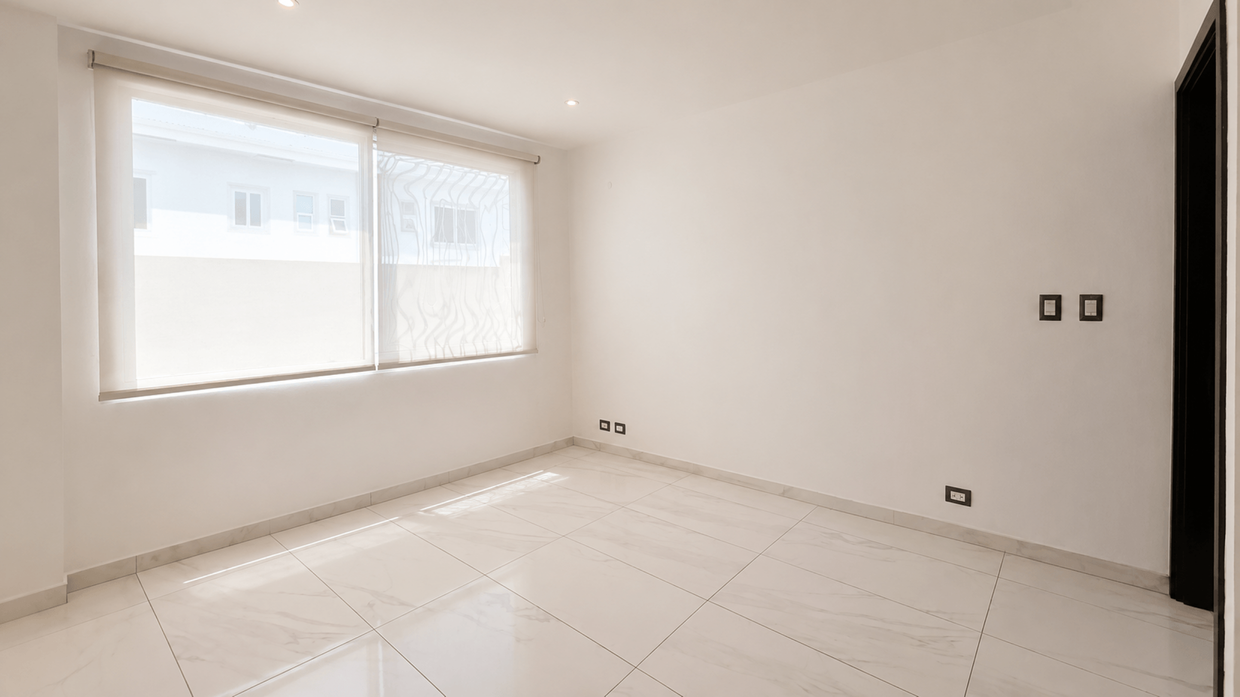 Modern Home for Rent in Santa Ana – 3 Bedrooms with Terrace and Spacious Living Areas