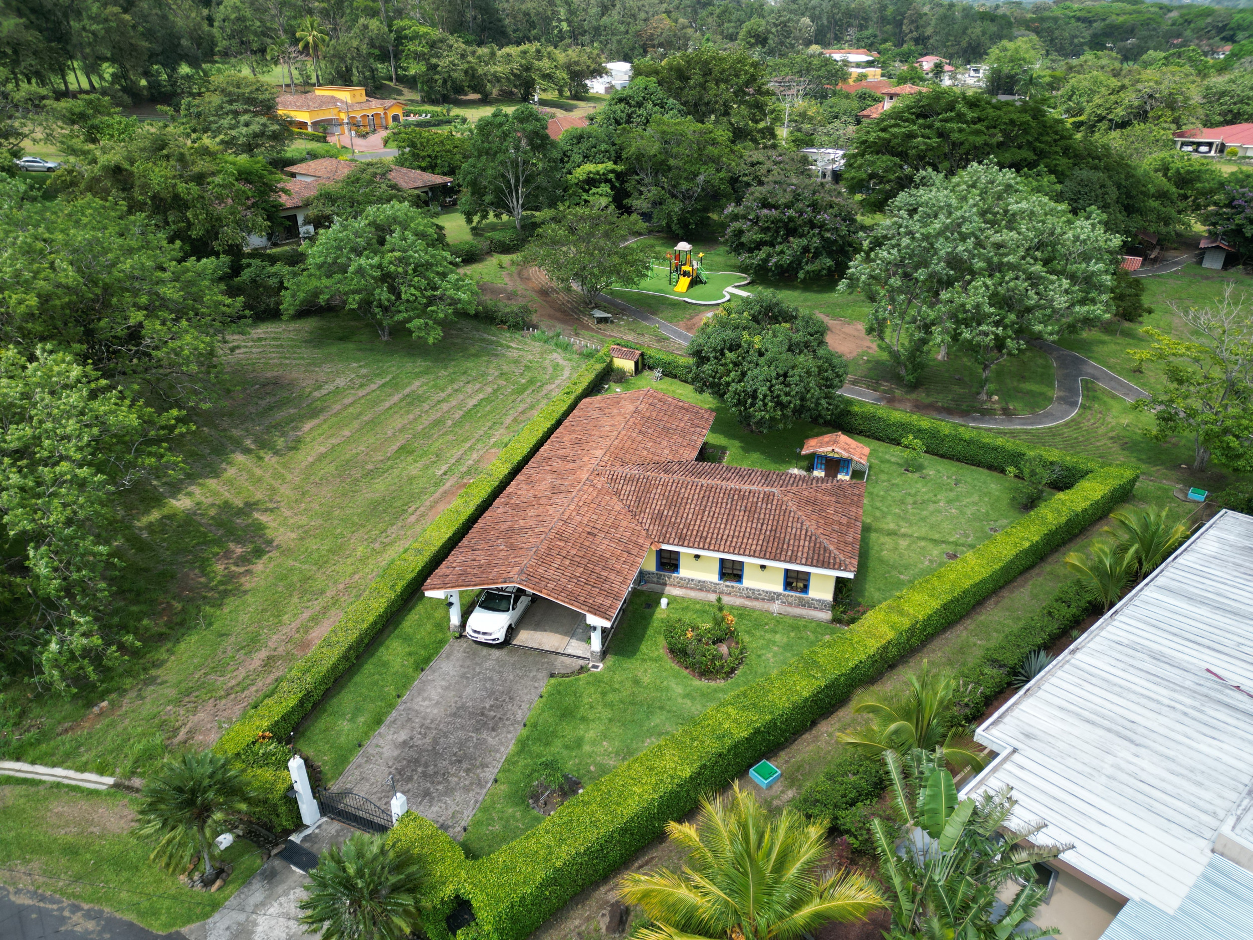 SOLD Charming Single-Story Residence in Los Reyes La Guacima: Your Ideal Home Awaits!