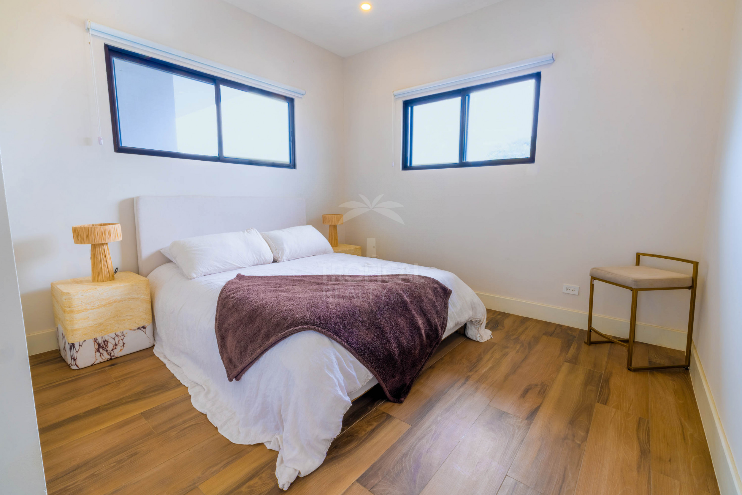 Luxury Residence for Sale in Hacienda Los Reyes – Contemporary Design, Guest Apartment & Exclusive Lifestyle