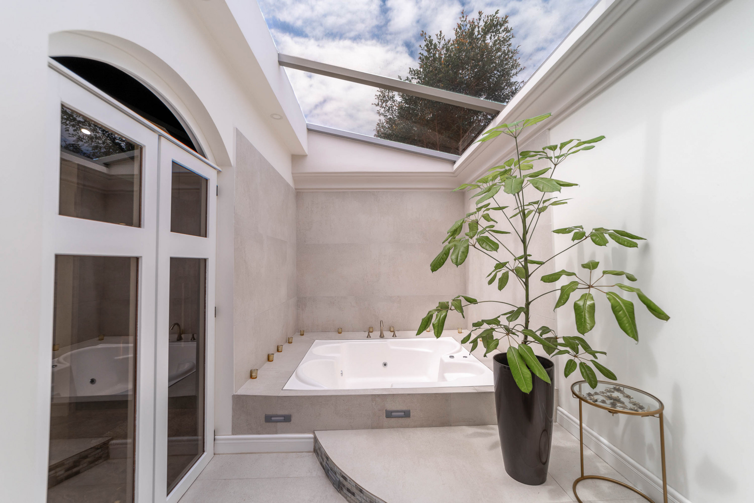 Monteran Luxury Estate: Exquisite 3-Bedroom Residence SOLD
