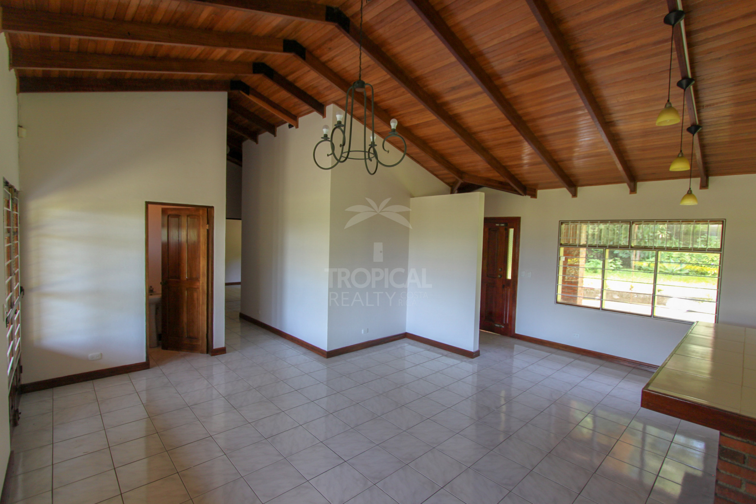 Single-Story Home for Sale – Santa Ana, Piedades | Expansive 2,650 m² Lot with Scenic Views and Development Potential