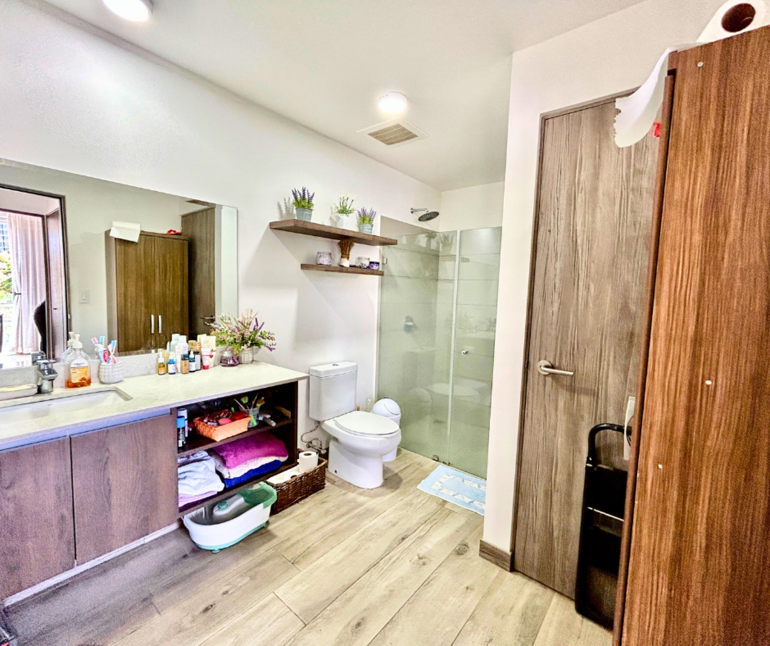For Sale: 1-Bedroom Apartment in Escazú with Mountain Views and Exceptional Amenities