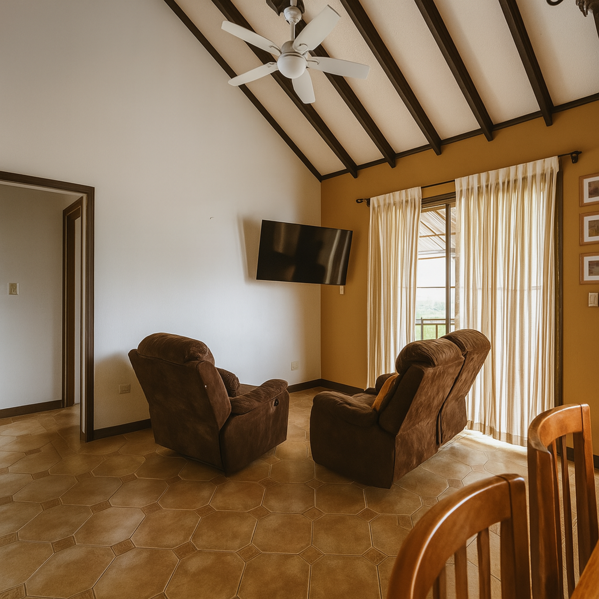 Rustic House for Sale with Views and Creeks – Monserrat de Coronado |SOLD