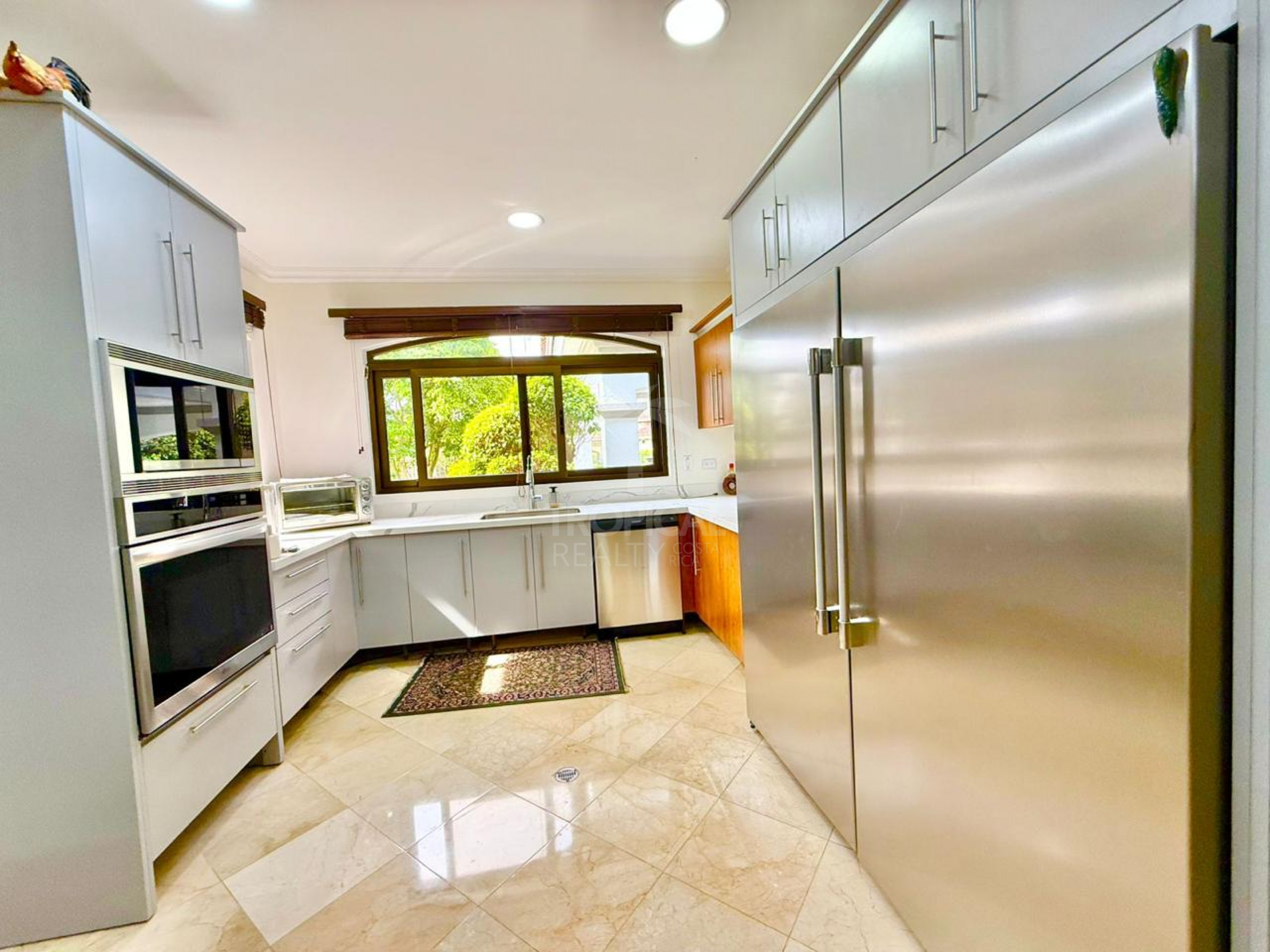 Luxury Single-Story Home in Monterán, Curridabat – 4 Bedrooms, Jacuzzi & 2,800 m² Lot