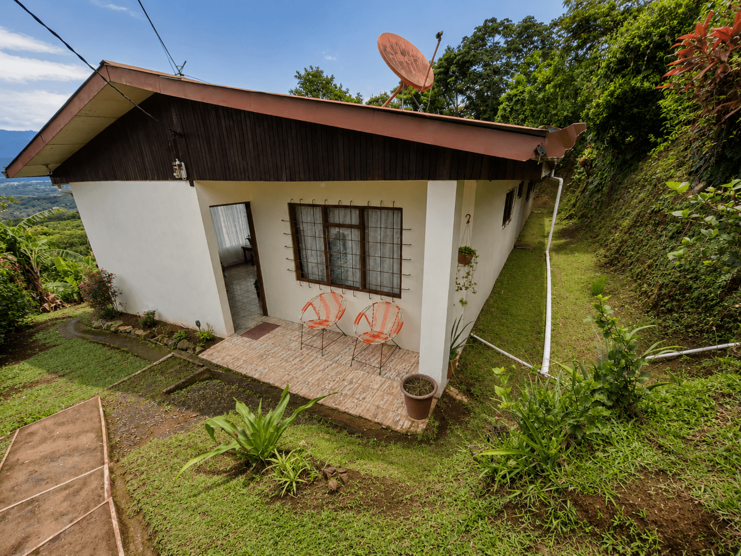 Home with large Lot and Spectacular Panoramic Views in Ciudad Colón