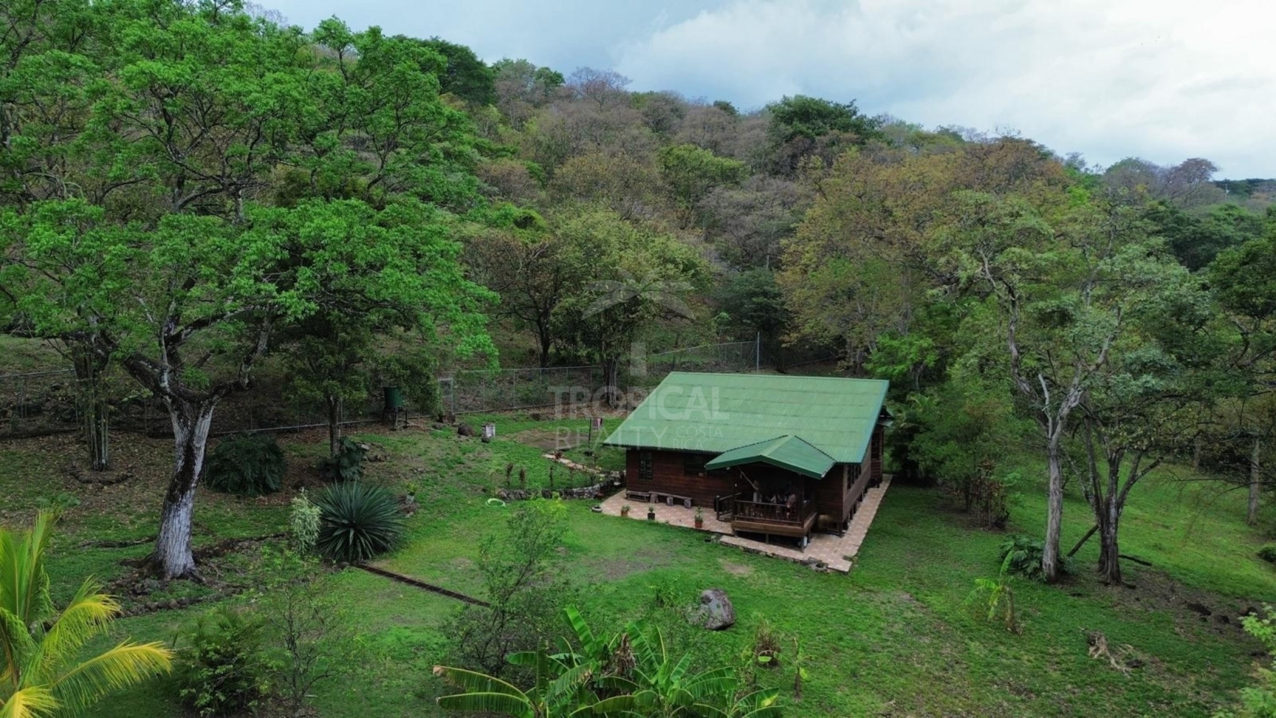 Dreamy Natural Retreat with Private River and Fruit Trees – Turrúcares, Costa Rica