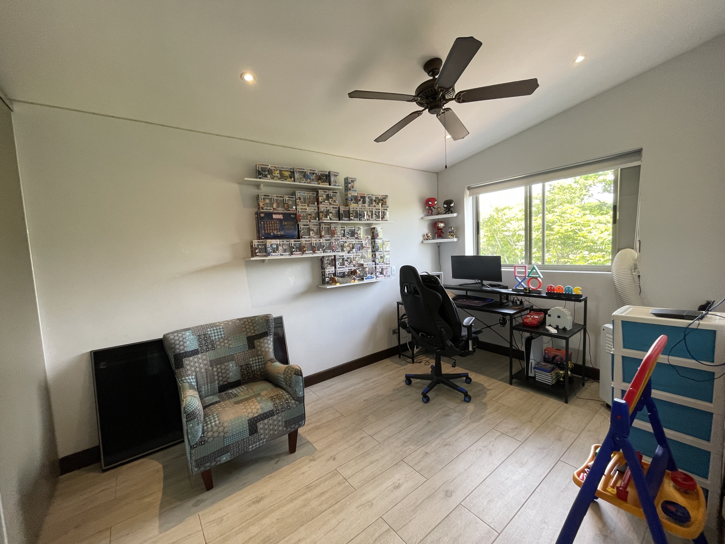 Beautiful House for Sale in Gated Community - Hacienda Los Reyes