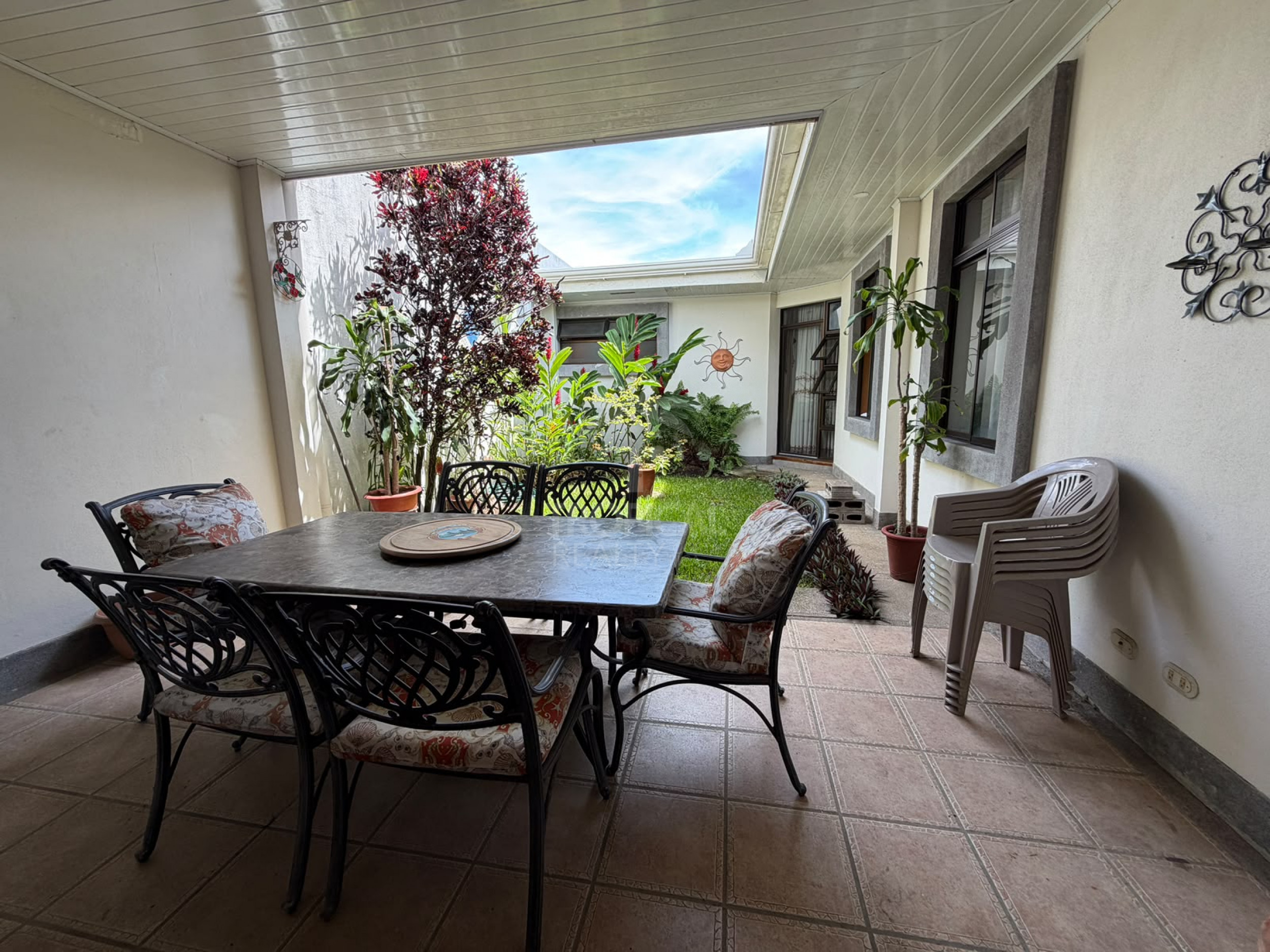 Casa de una planta en alquiler Escazu, Altos de Horizonte