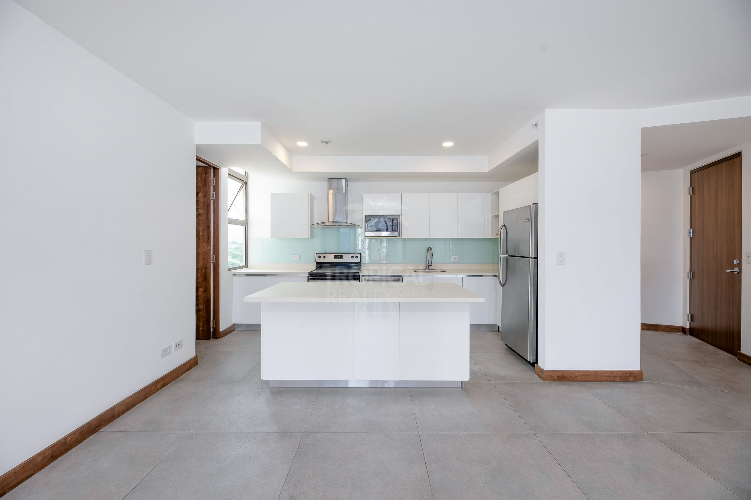 Luxury 10th Floor Condo with Panoramic Views in Nunciatura