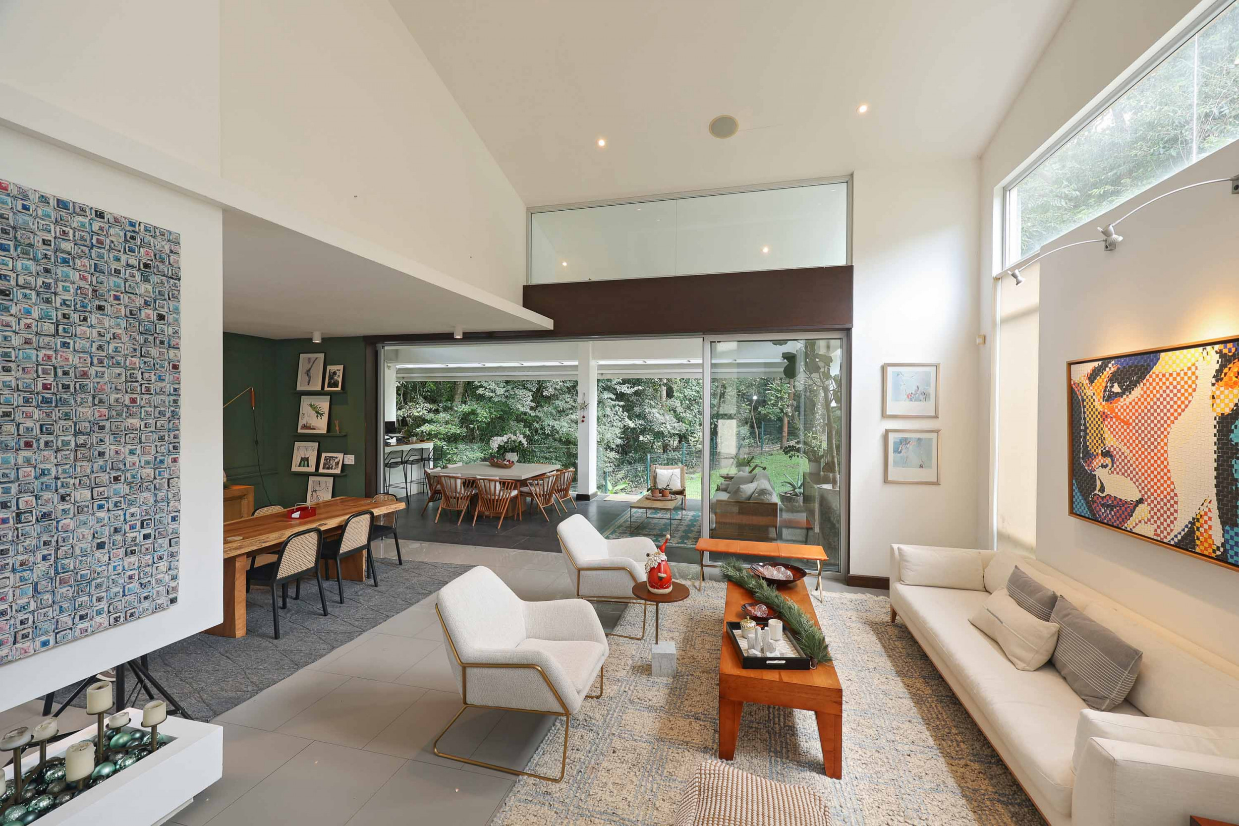 Exclusive Contemporary Home with Forest Views in Cerro Colón