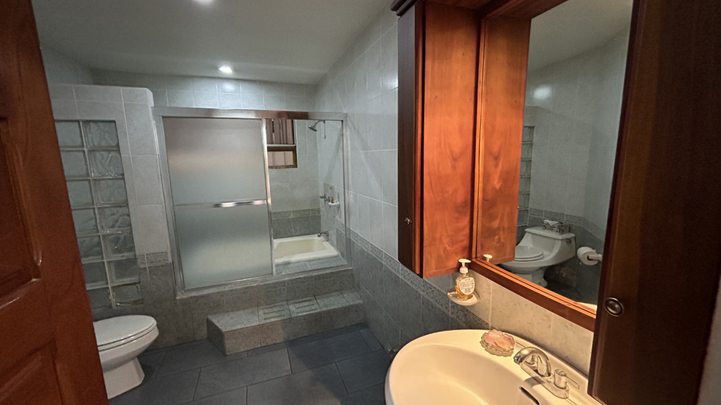 Home for Sale in Rohrmoser, Pavas – Spacious Layout & Private Terrace