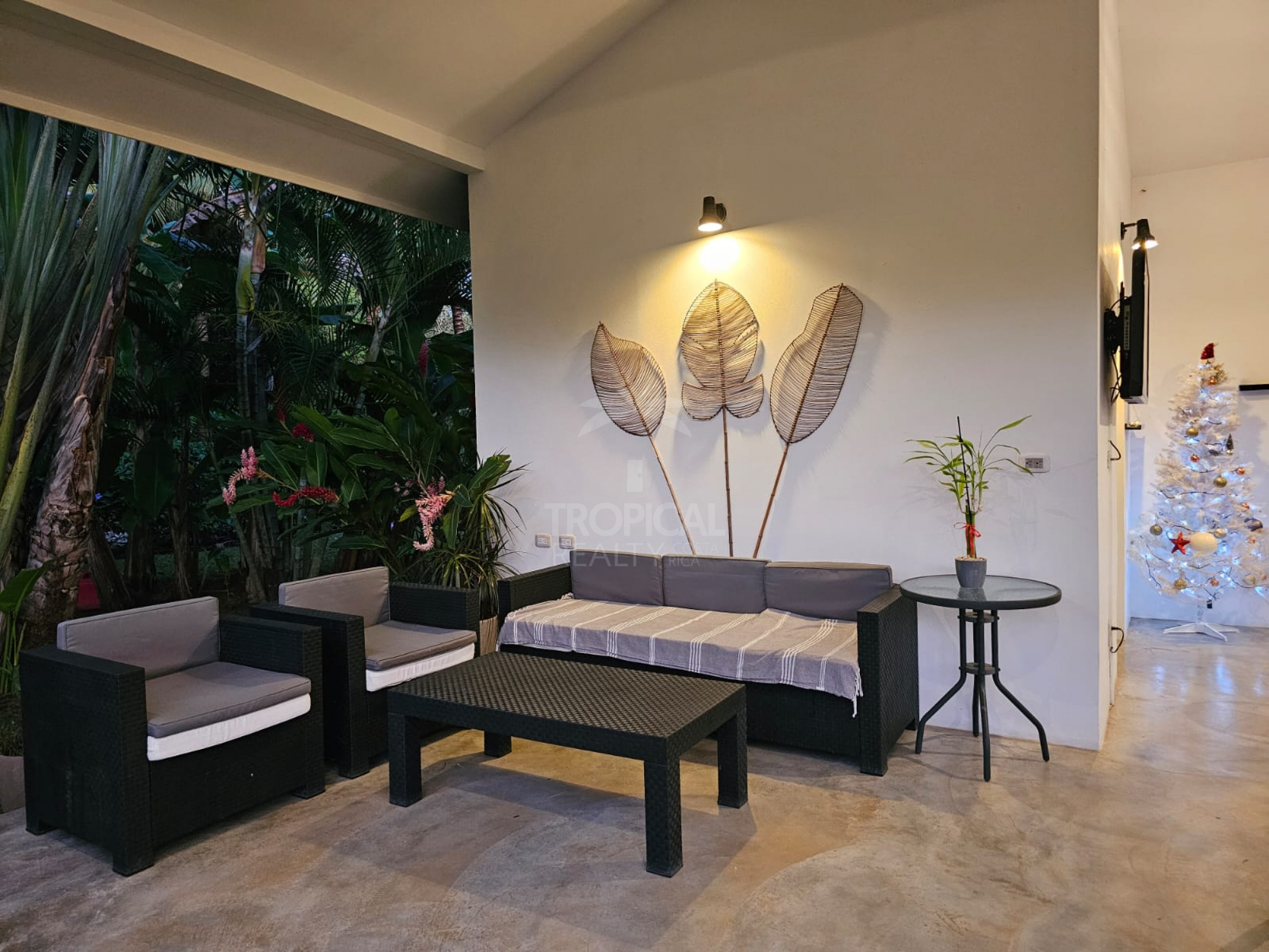 Luxury Bed & Breakfast Estate for Sale Near Playa Tamarindo – Prime Investment Opportunity