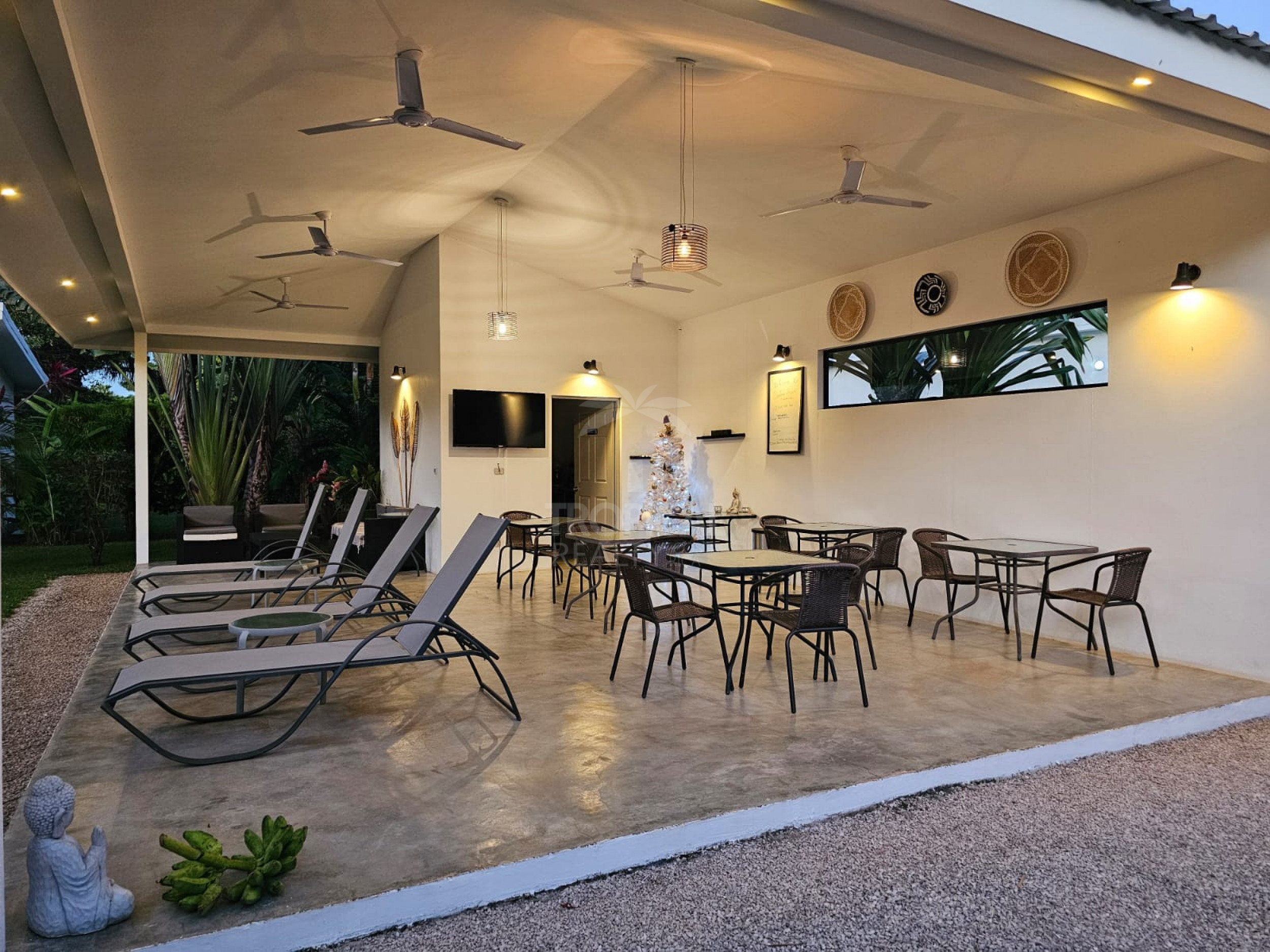 Luxury Bed & Breakfast Estate for Sale Near Playa Tamarindo – Prime Investment Opportunity