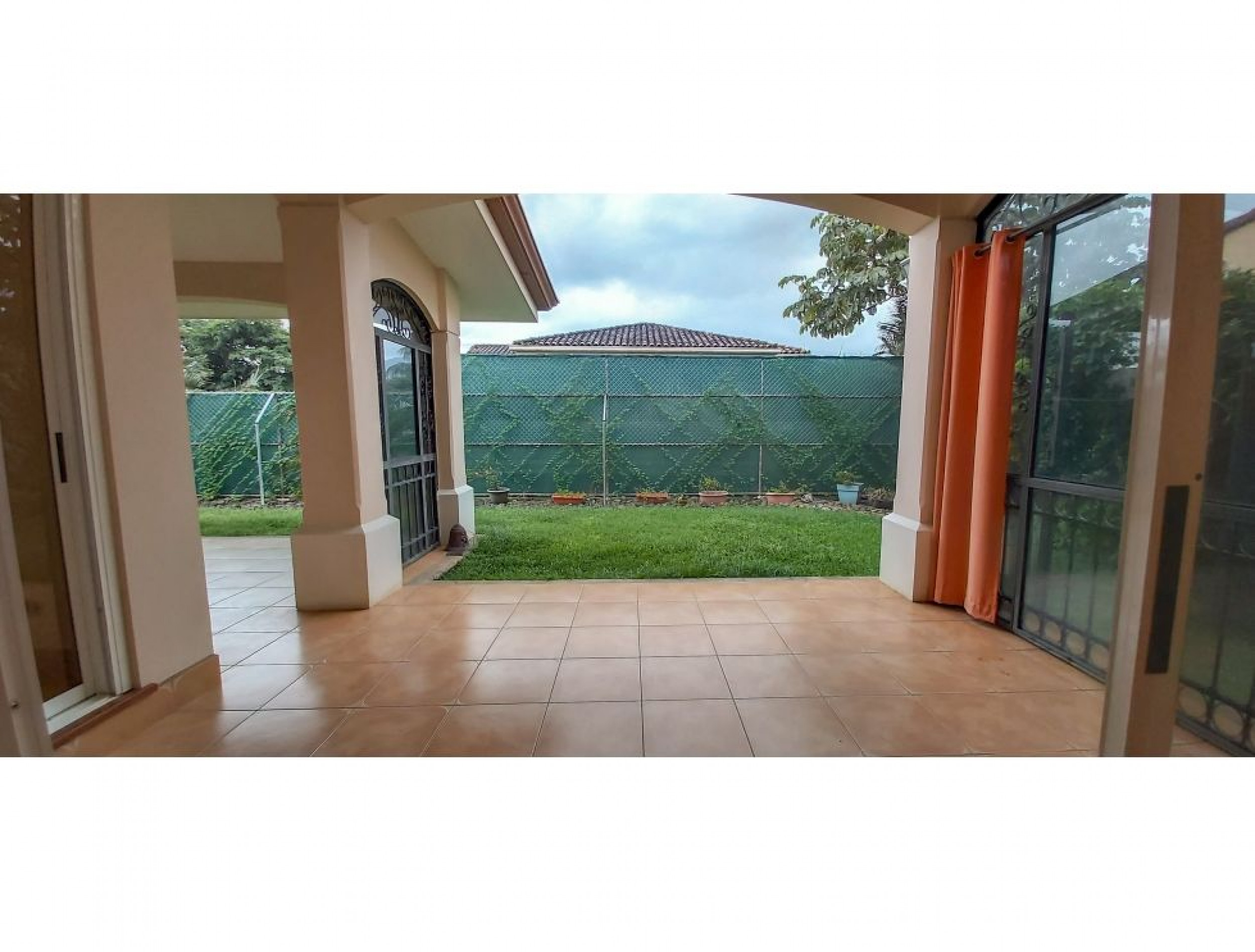 Charming Independent Residence available for Sale, Valle del Sol