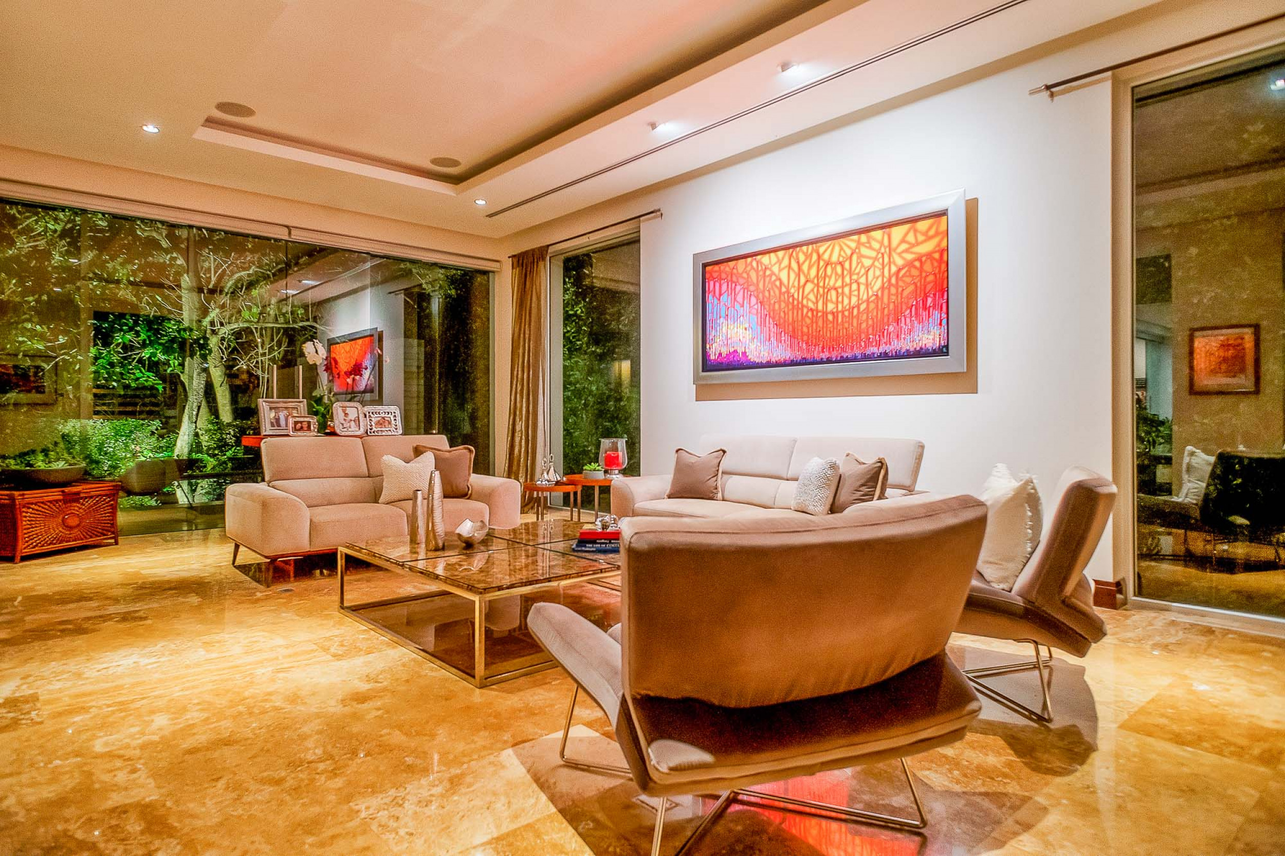 Luxurious Living: Casa Illuminata - Where Contemporary Elegance Meets Natural Splendor
