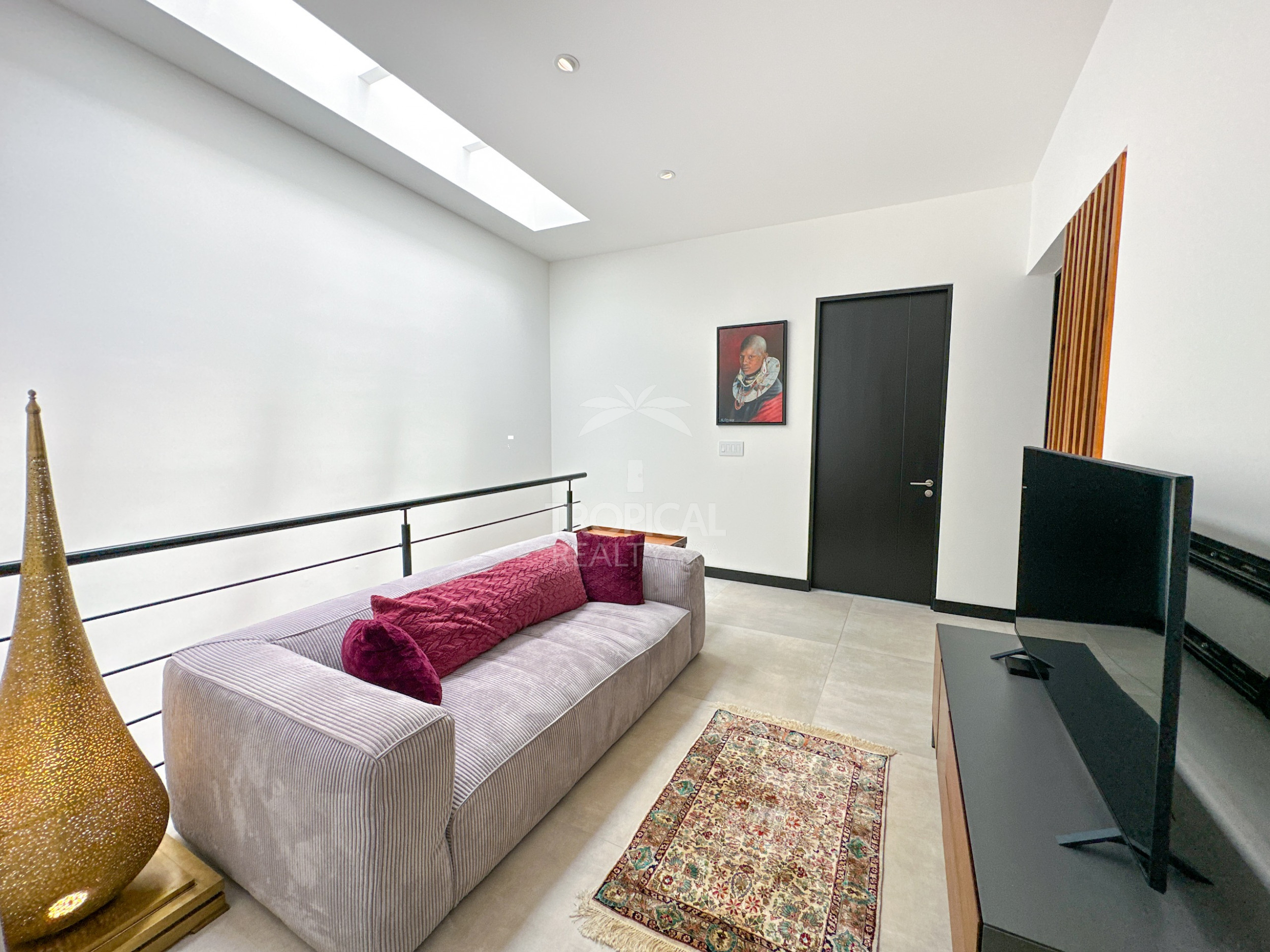 Modern Luxury Home with Panoramic City Views in Exclusive Opportunity!