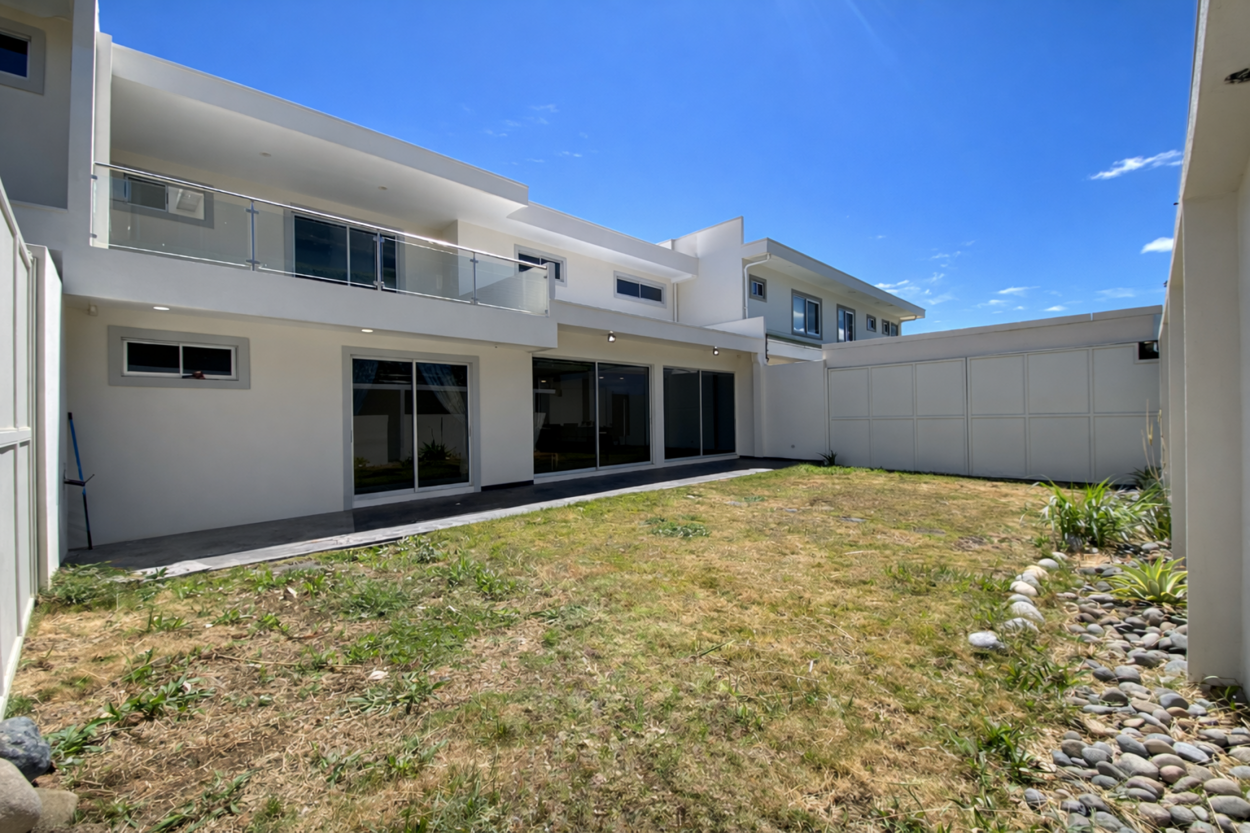 Modern Two-Story Home for Rent in La Rambla – Panasonic Area, Alajuela