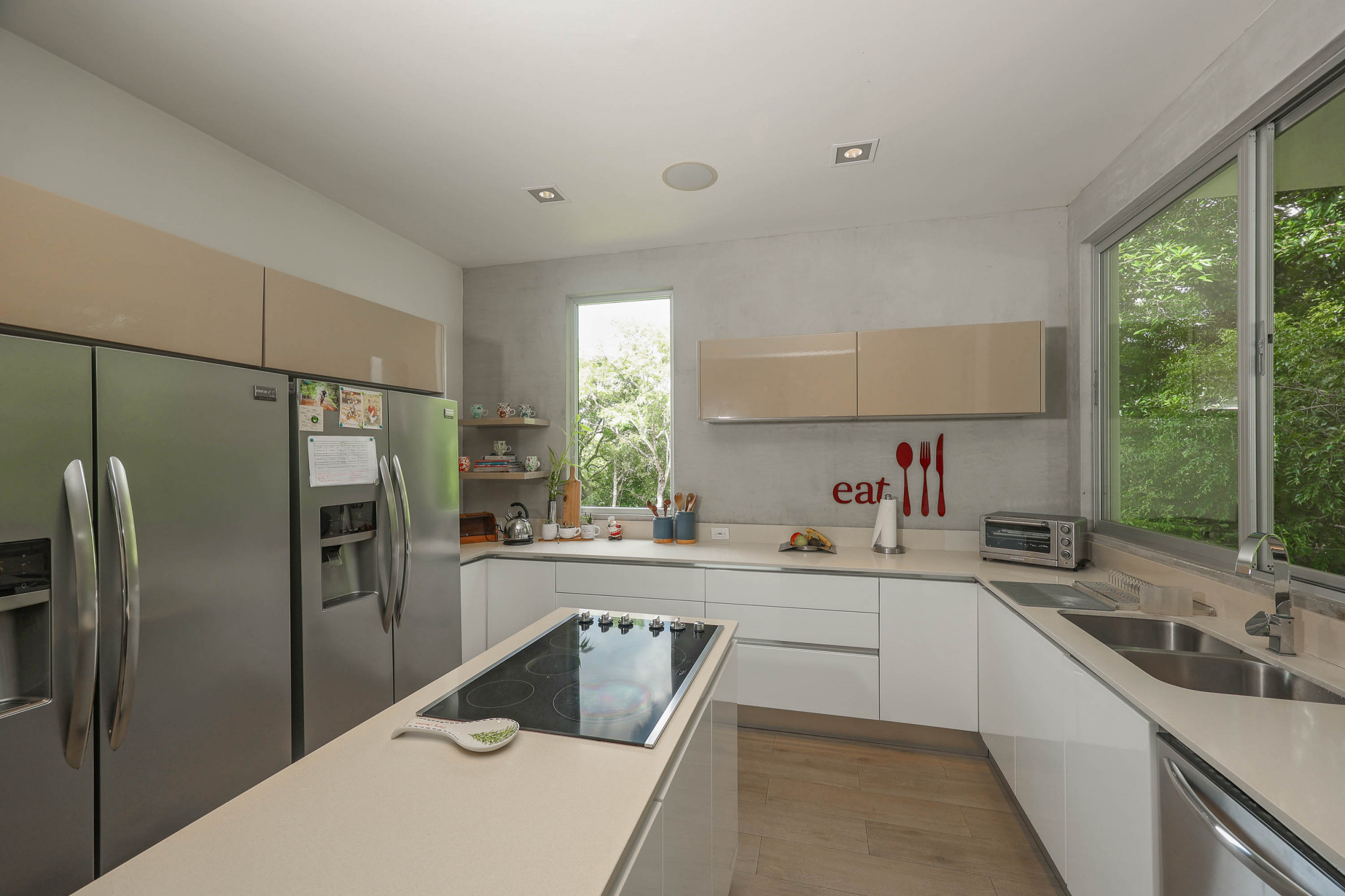 Exclusive Contemporary Home with Forest Views in Cerro Colón