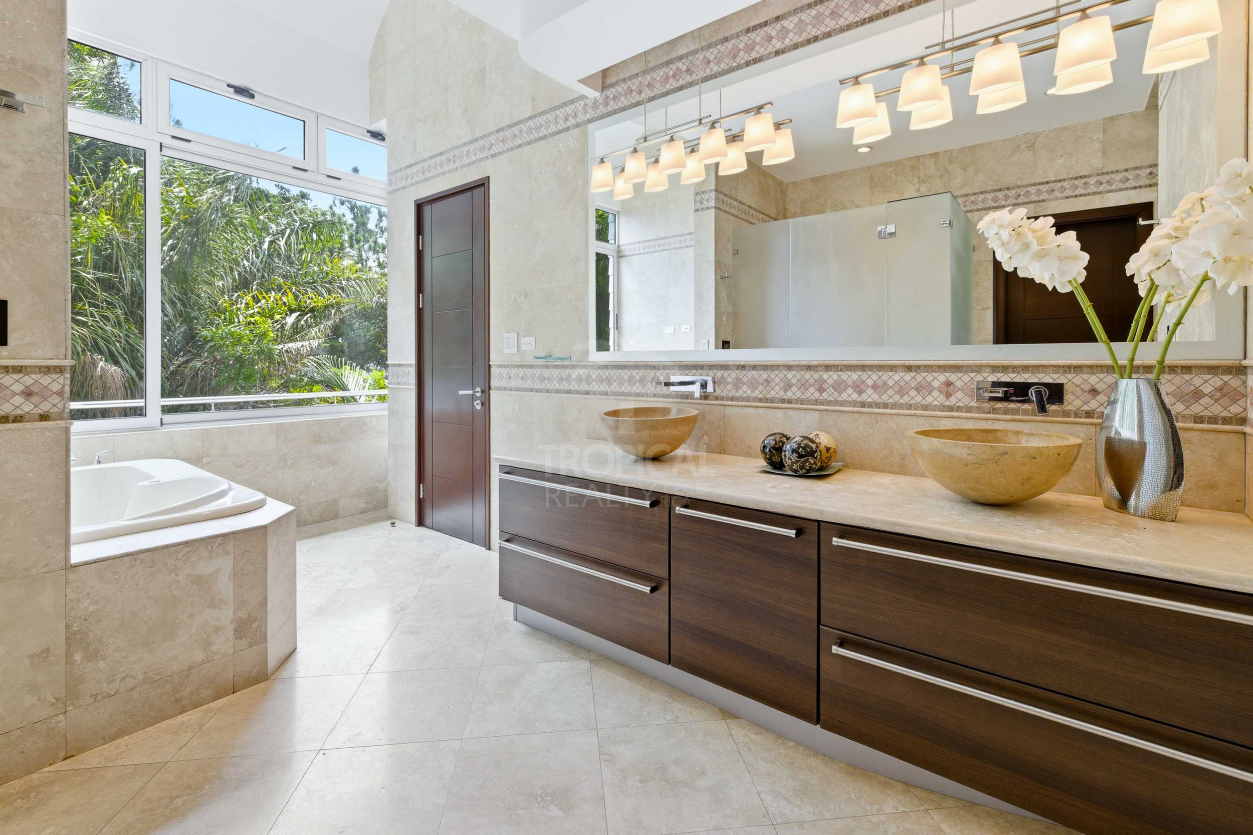 Luxury Contemporary Estate for Sale in Santa Ana with Panoramic Valley and Mountain Views