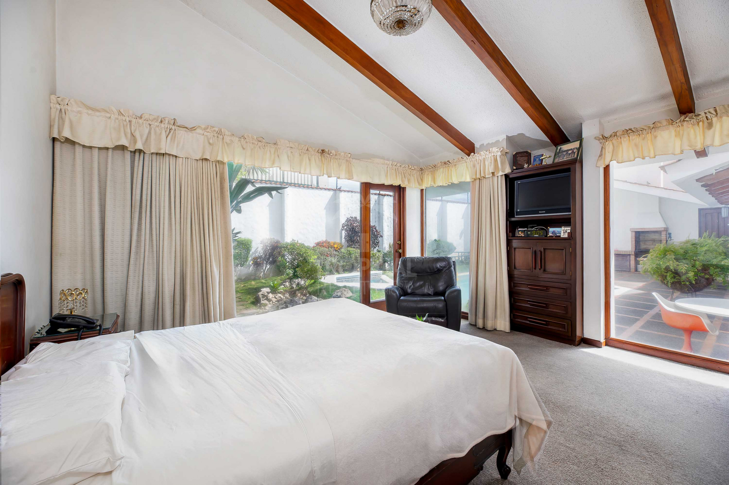 Single-Story Home with Private Pool for Sale in Trejos Montealegre, Escazú SOLD