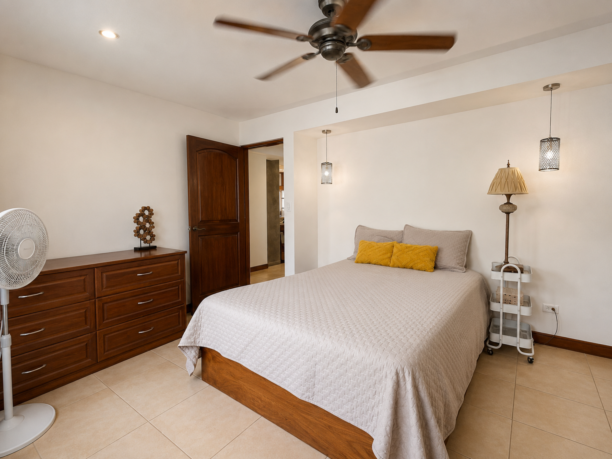 Single-Story Home for Sale in Piedades de Santa Ana – Expansive 1,927 m² Lot and Private Setting
