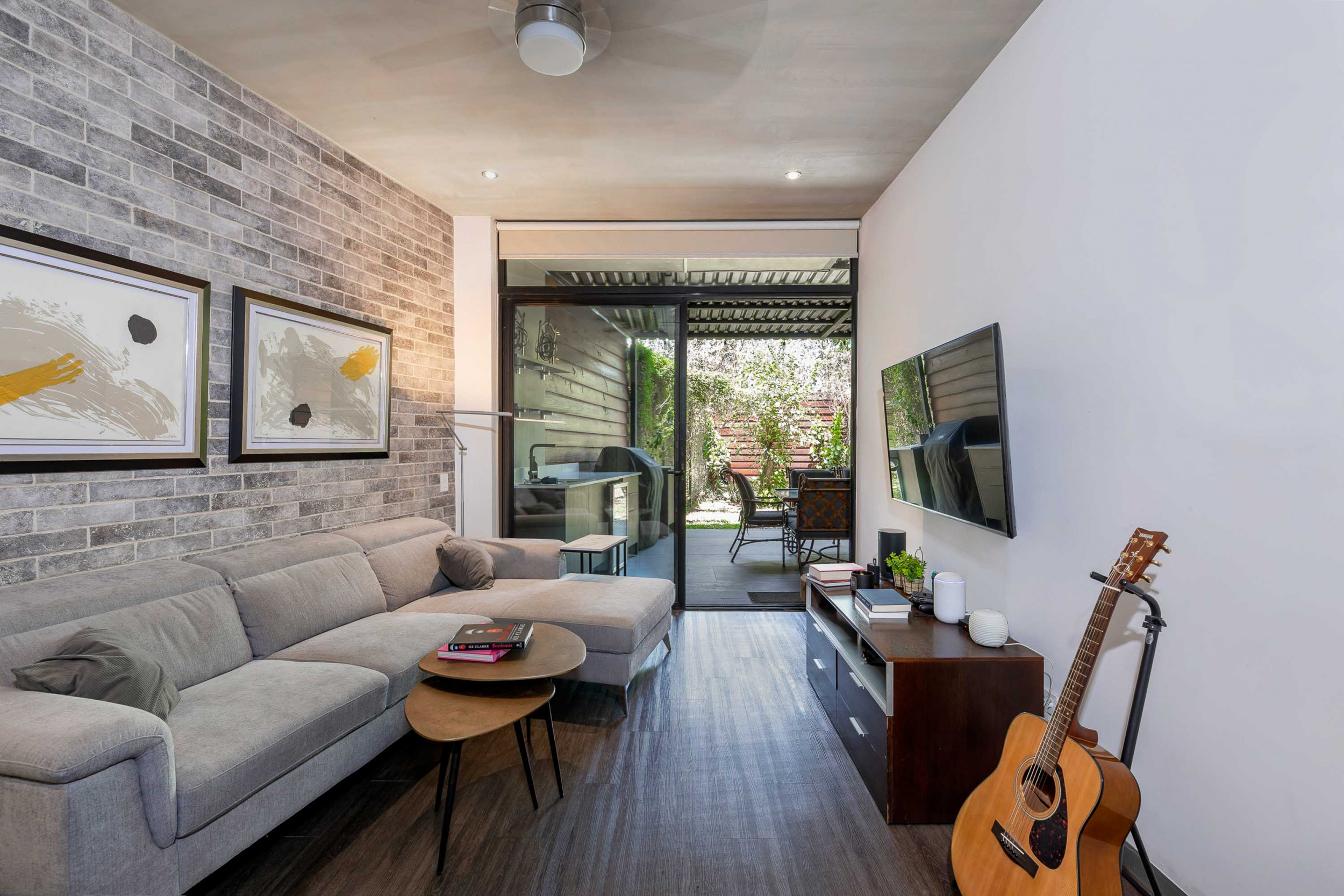 Modern Apartment with Private Garden in Arborea Flats, Santa Ana