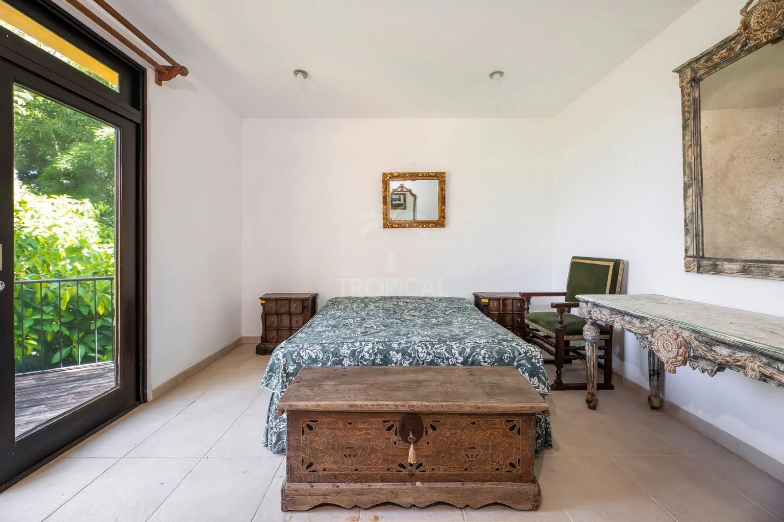Elegant Italian-Style Villa with Mountain Views – Near Santa Ana, Costa Rica