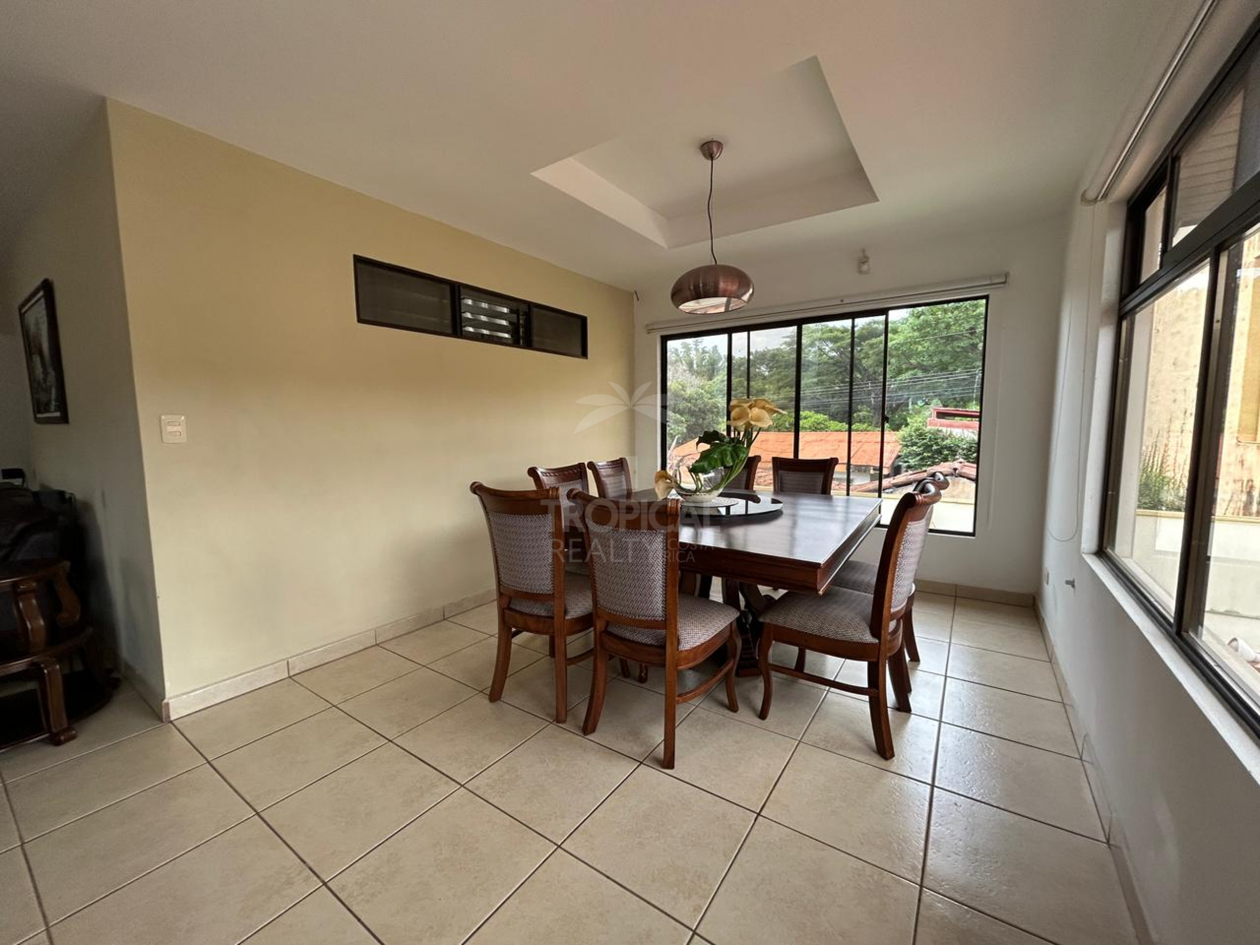 For Sale: Property with Two Independent Apartments – Pozos, Santa Ana