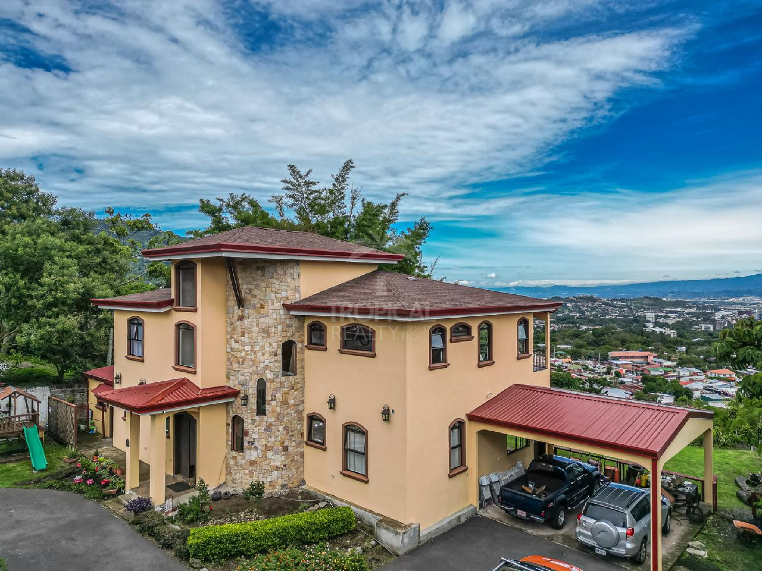 Panoramic home Escazu, property with a home and 2 apartments SOLD