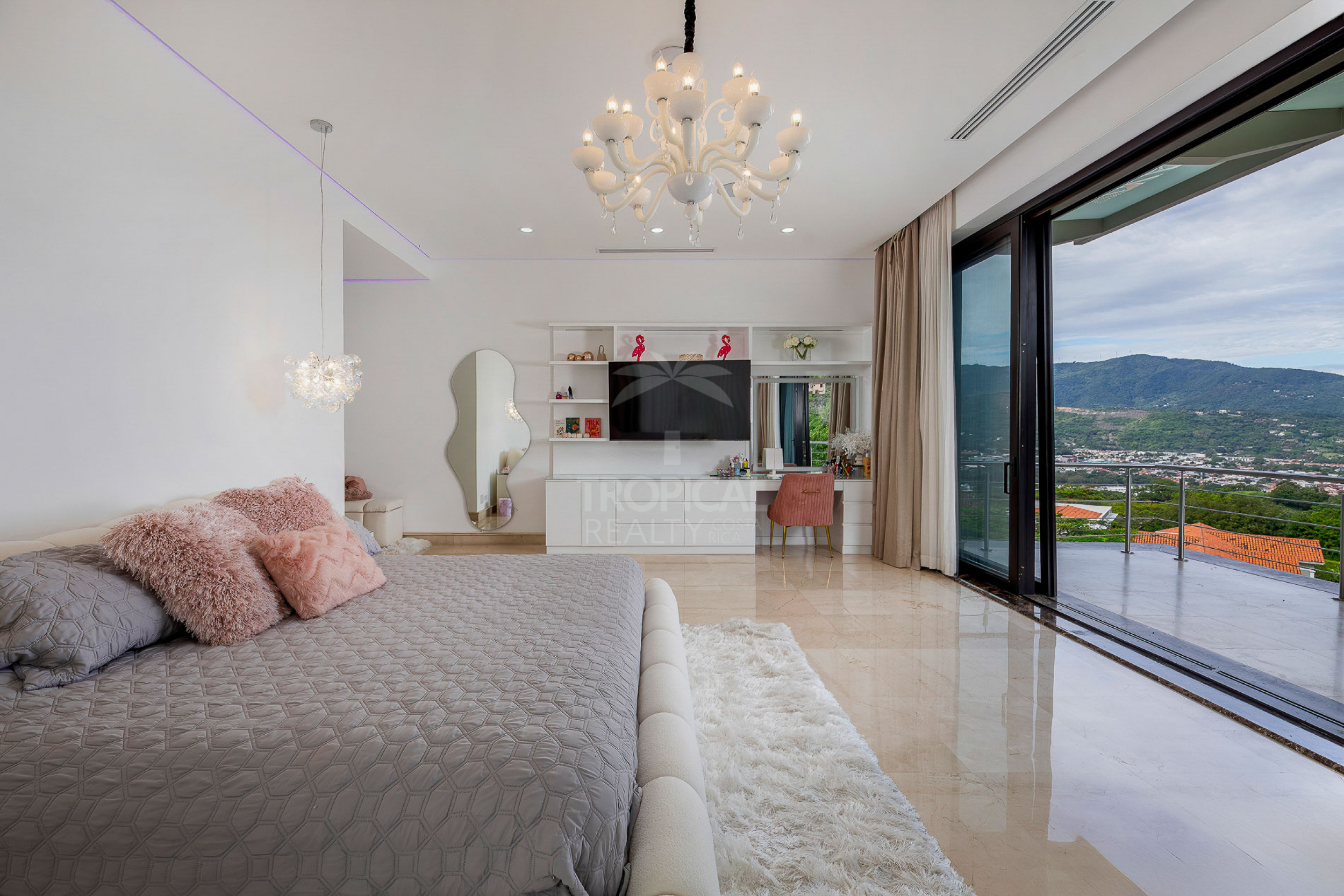 Villa Real Valley View Estate – Exceptional Luxury Residence with Panoramic Views in Santa Ana