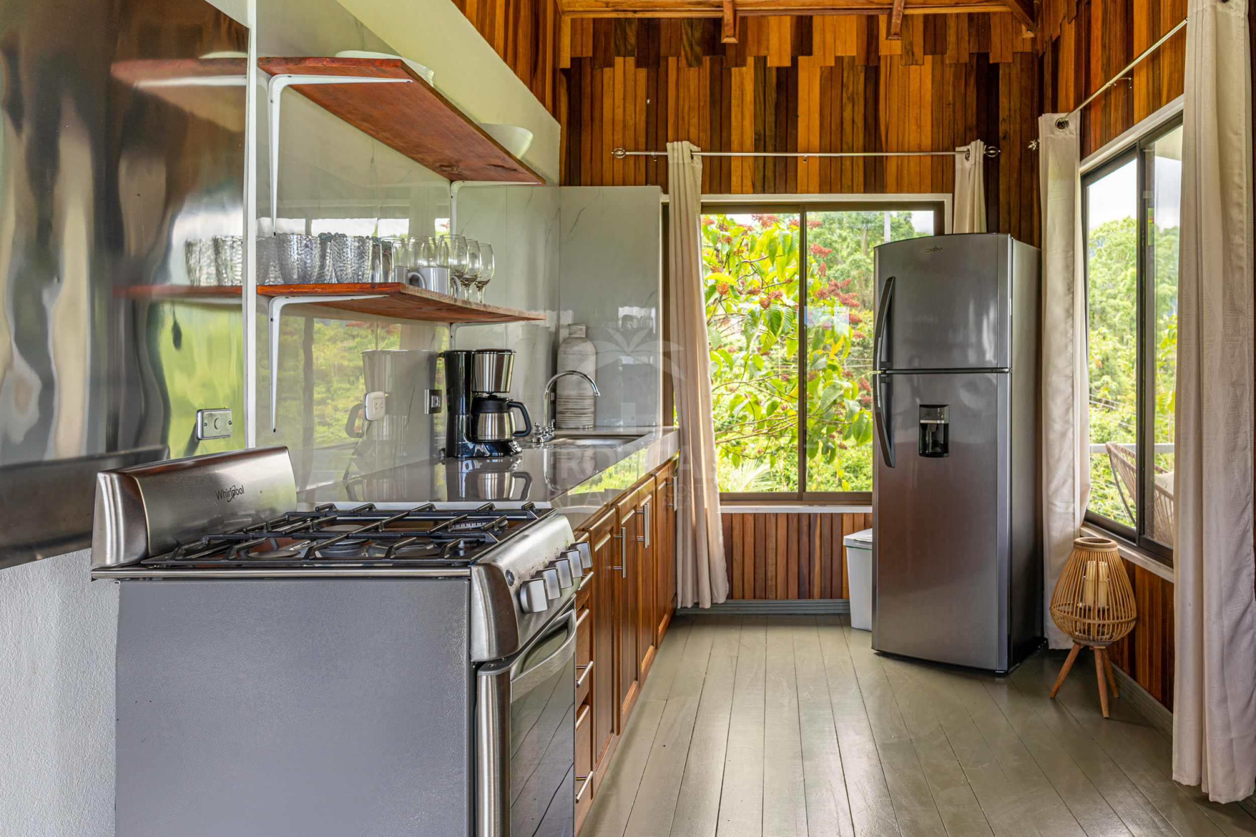 Ocean-View Boutique Hotel in Dominical – 13 Turn-Key Units on 1 Hectare