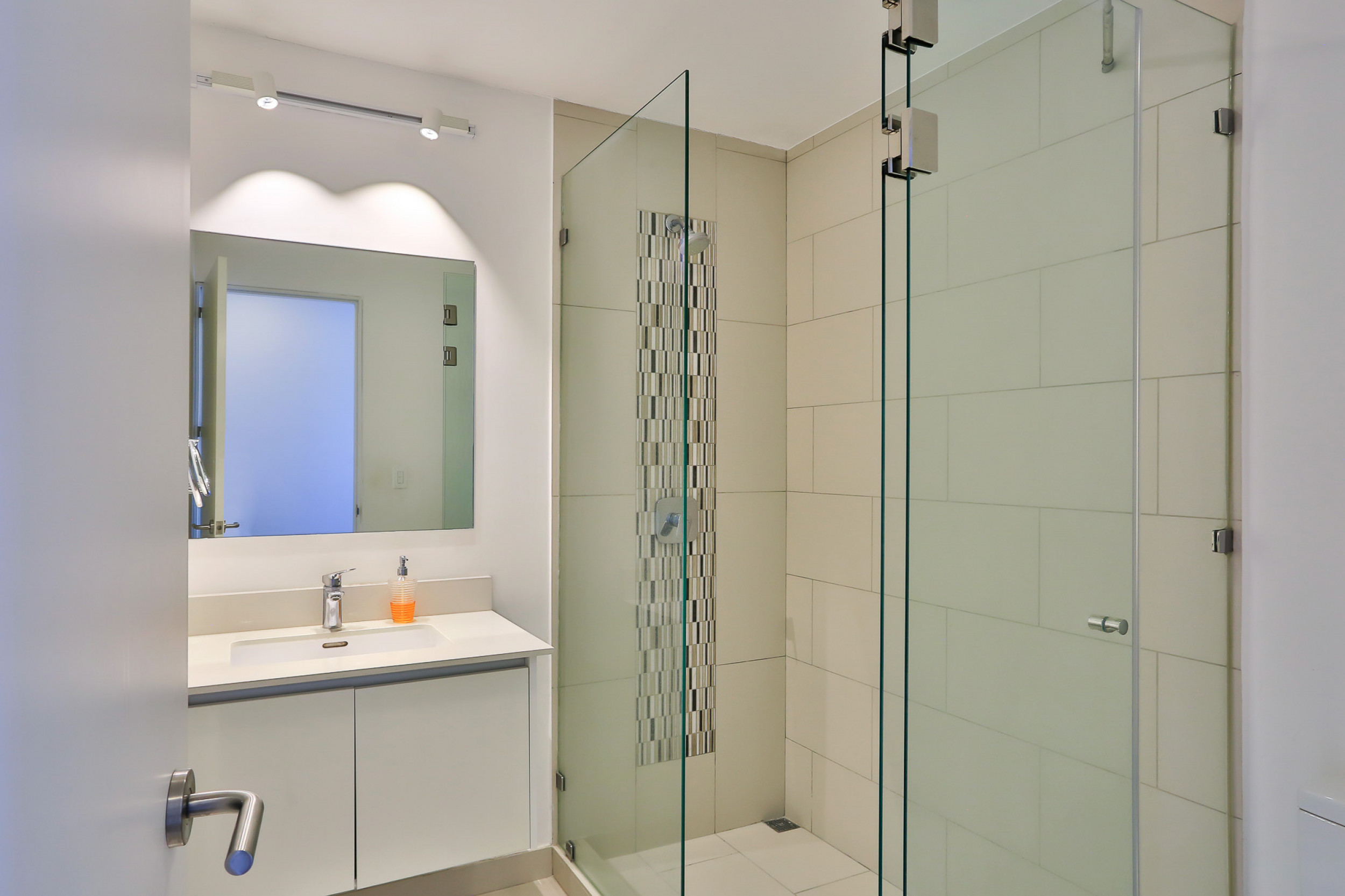 Modern Luxury at Its Peak: Exclusive Turnkey Residence in San Rafael, Escazu Village SOLD