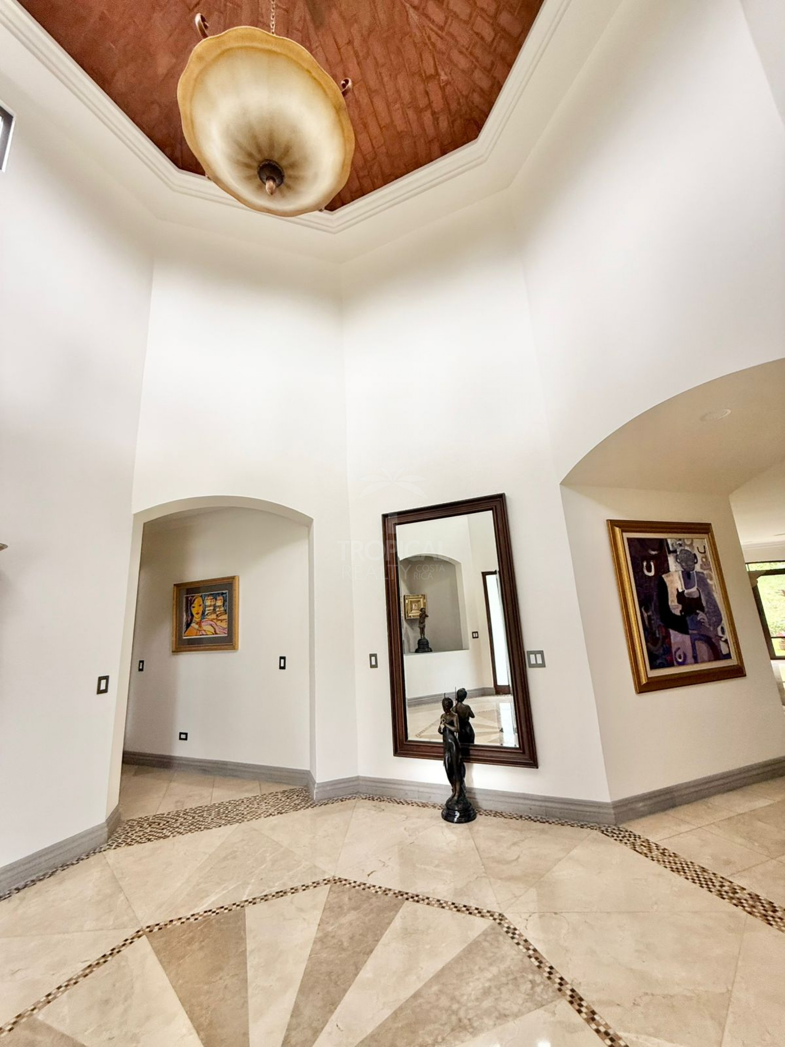 Luxury Single-Story Home in Monterán, Curridabat – 4 Bedrooms, Jacuzzi & 2,800 m² Lot