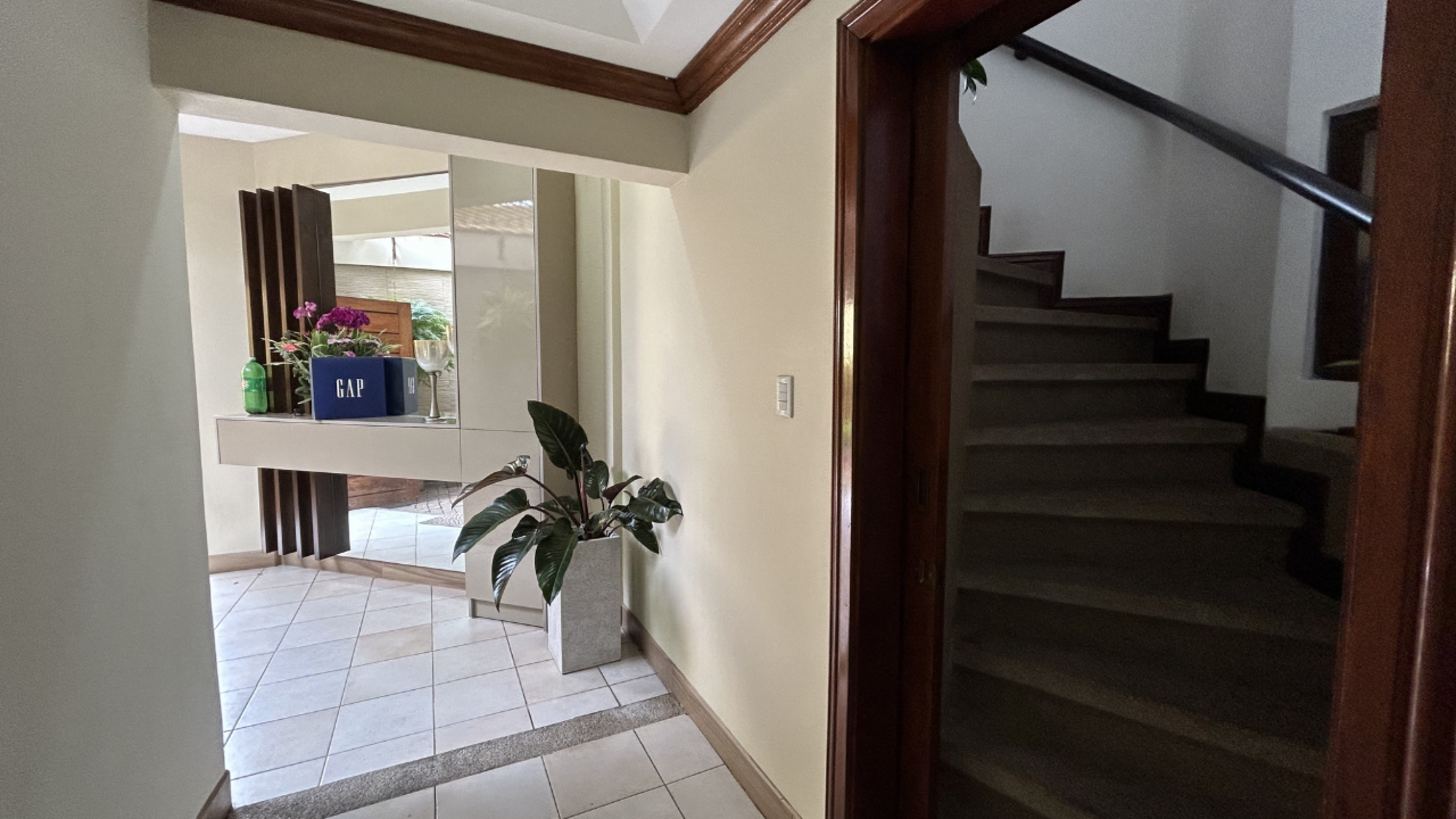 Home for Sale in Rohrmoser, Pavas – Spacious Layout & Private Terrace