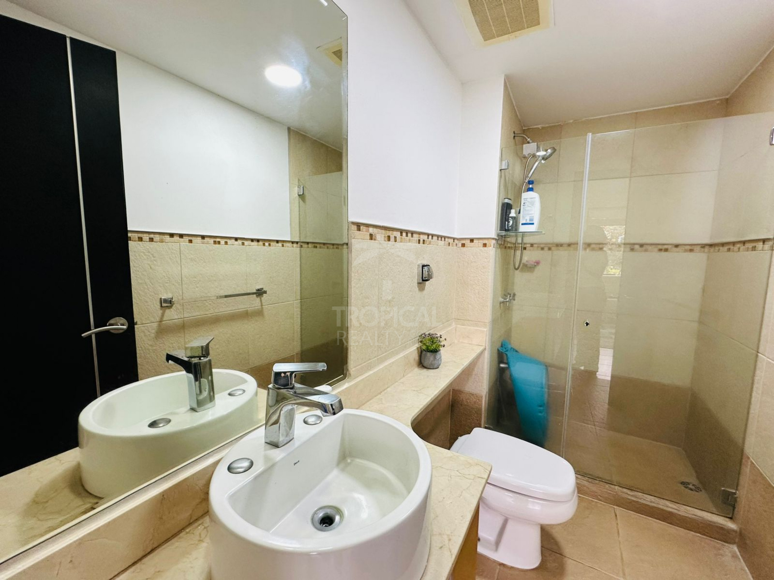 One-Level Penthouse in Avalon Country, Santa Ana – $240,000