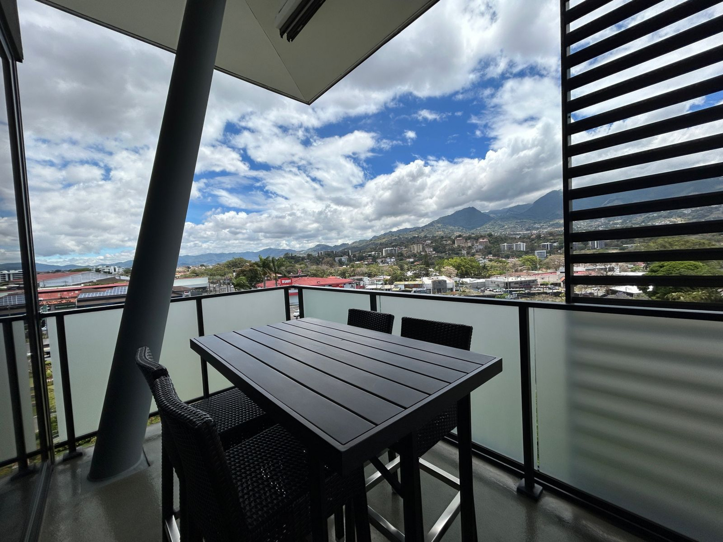 Fully Furnished Luxury Apartment in Escazú Village – Style, Comfort & Prime Location