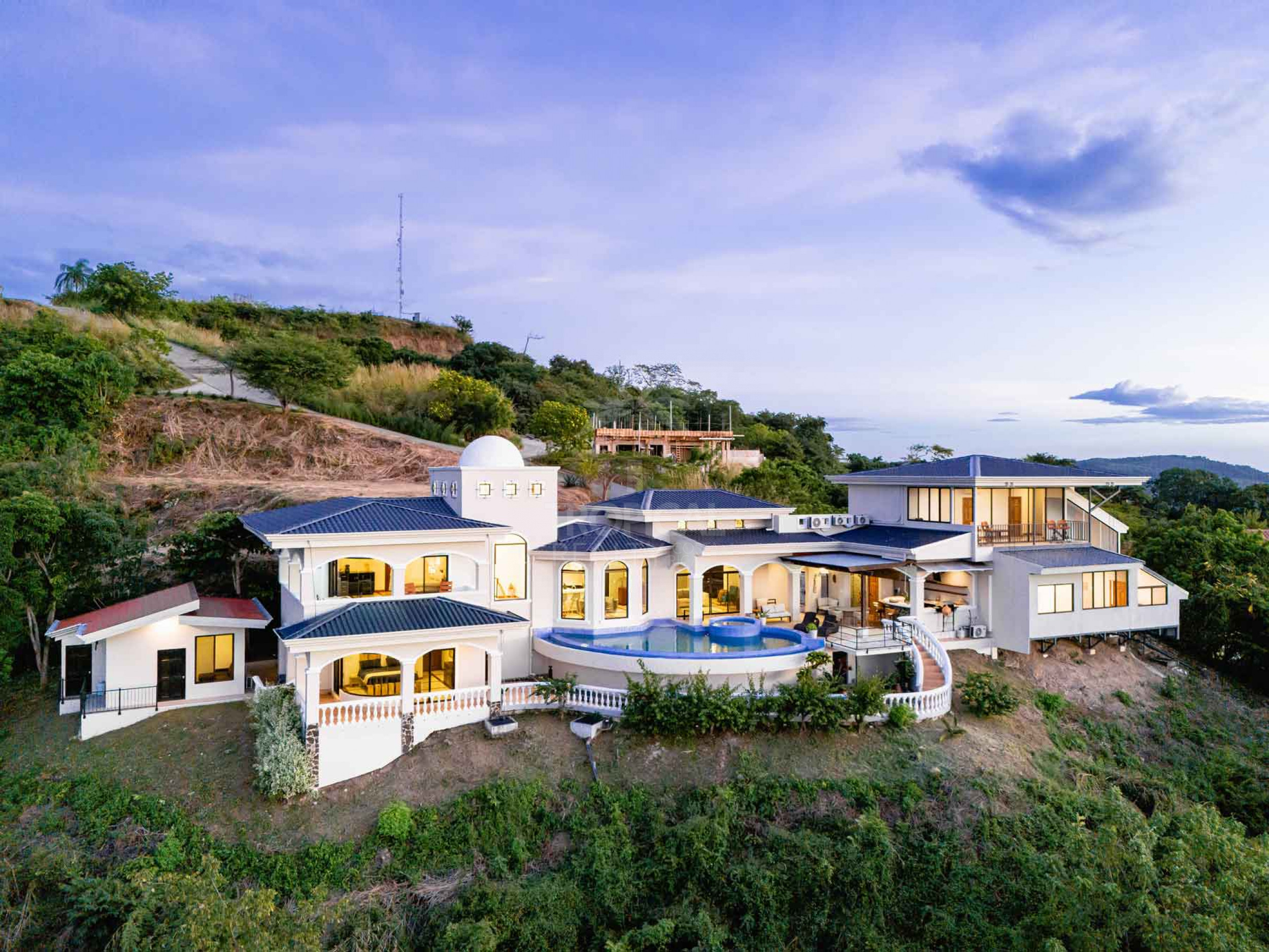 Luxury Villa in Guanacaste with Infinity Pool and Panoramic Ocean & Volcano Views
