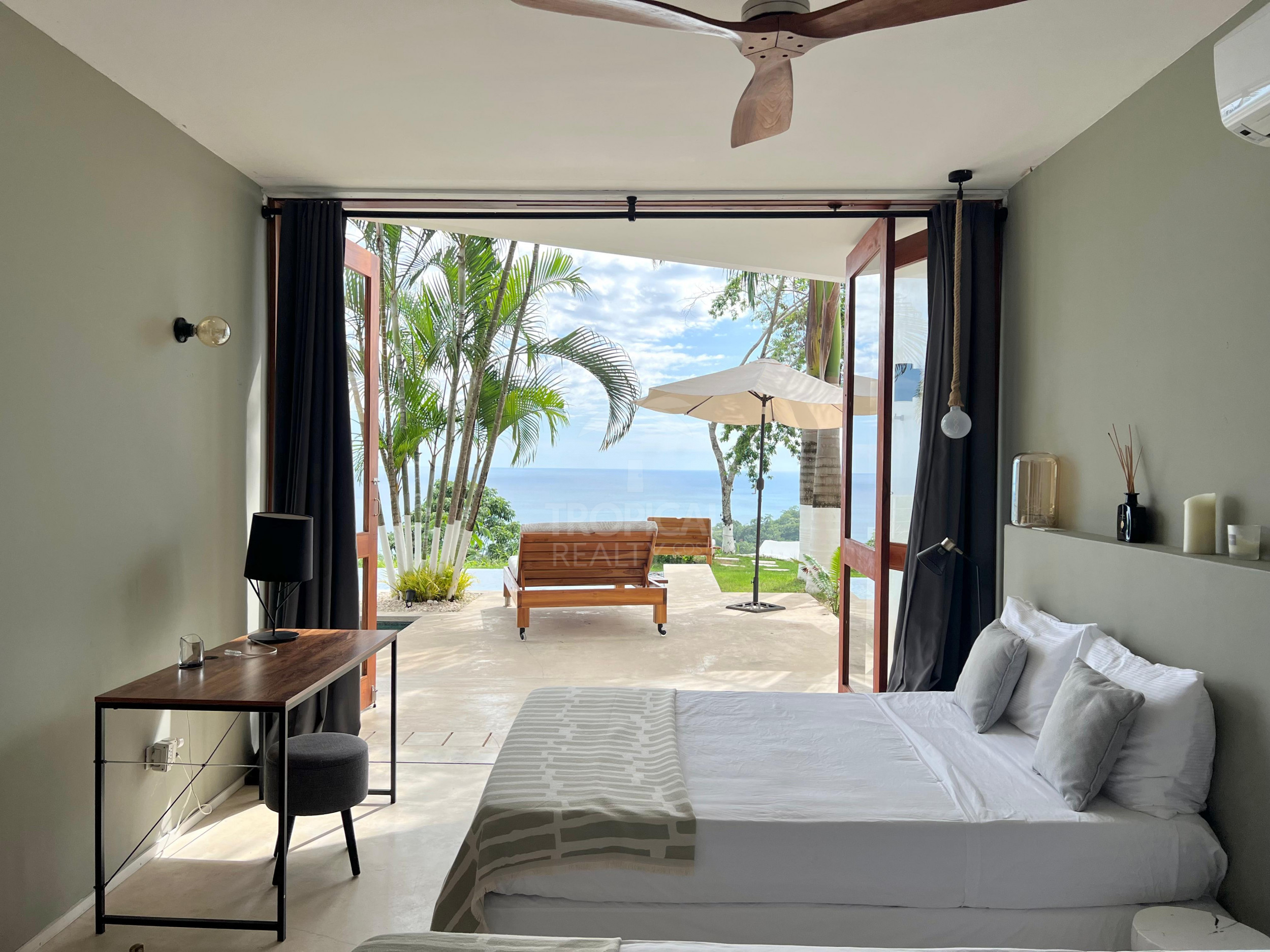 Luxury Ocean View Villa with Guest House – Santa Teresa
