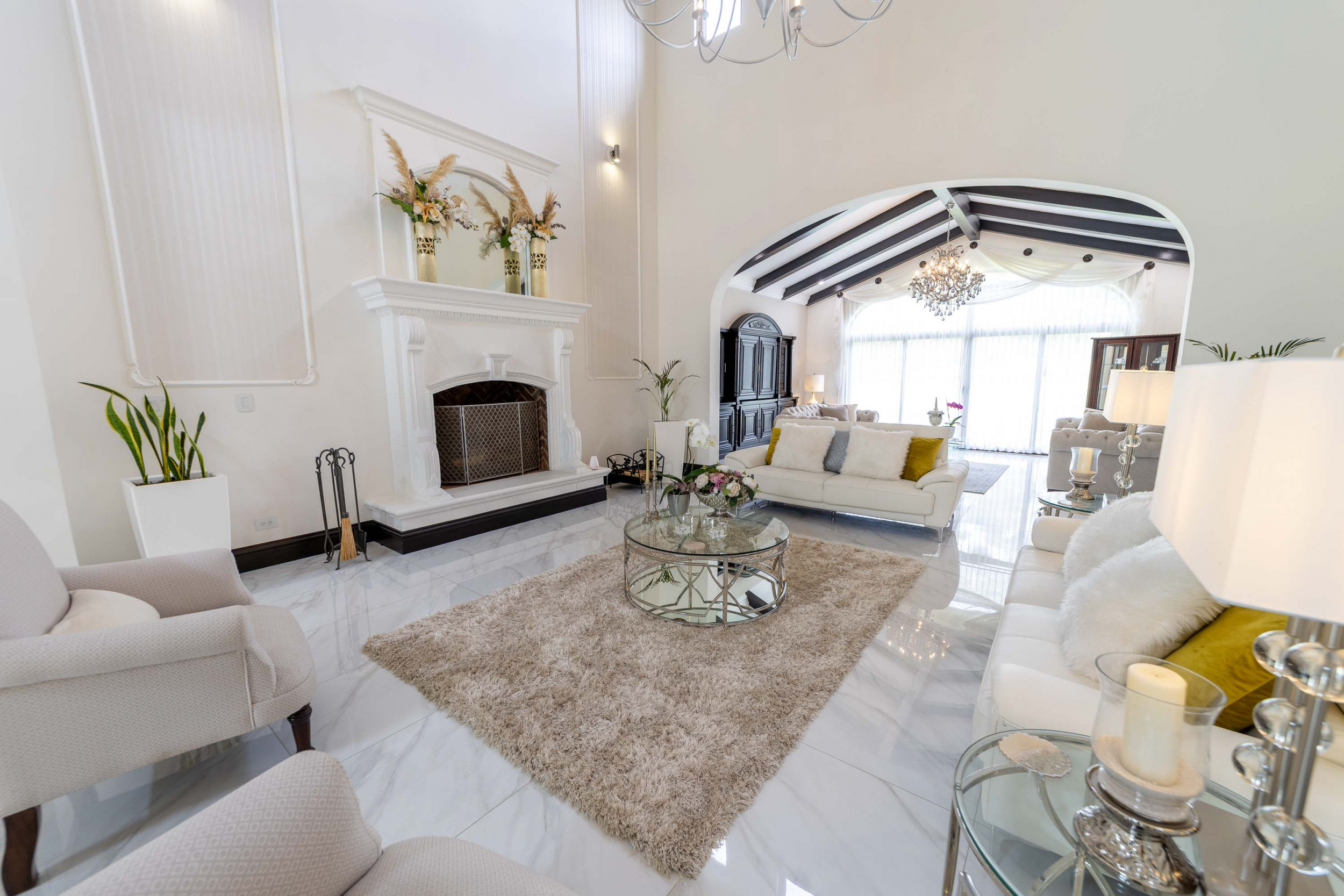 Monteran Luxury Estate: Exquisite 3-Bedroom Residence SOLD
