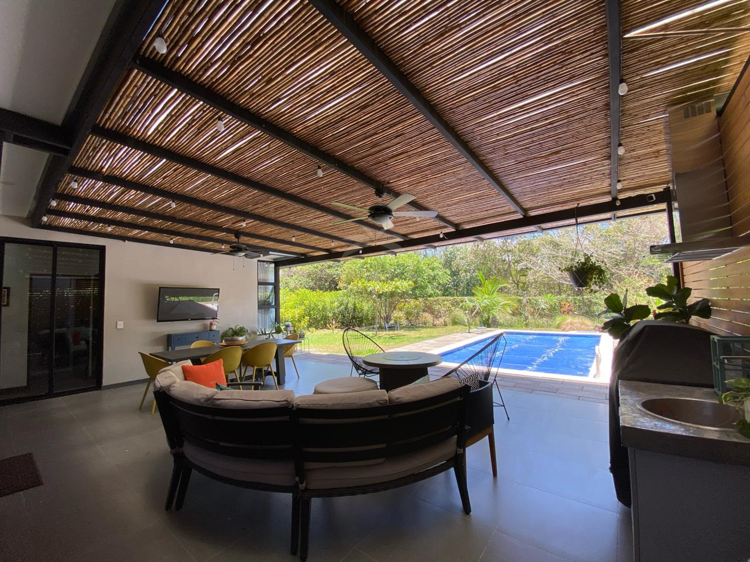Modern Home with Private Pool in Hacienda Los Reyes – RENTED