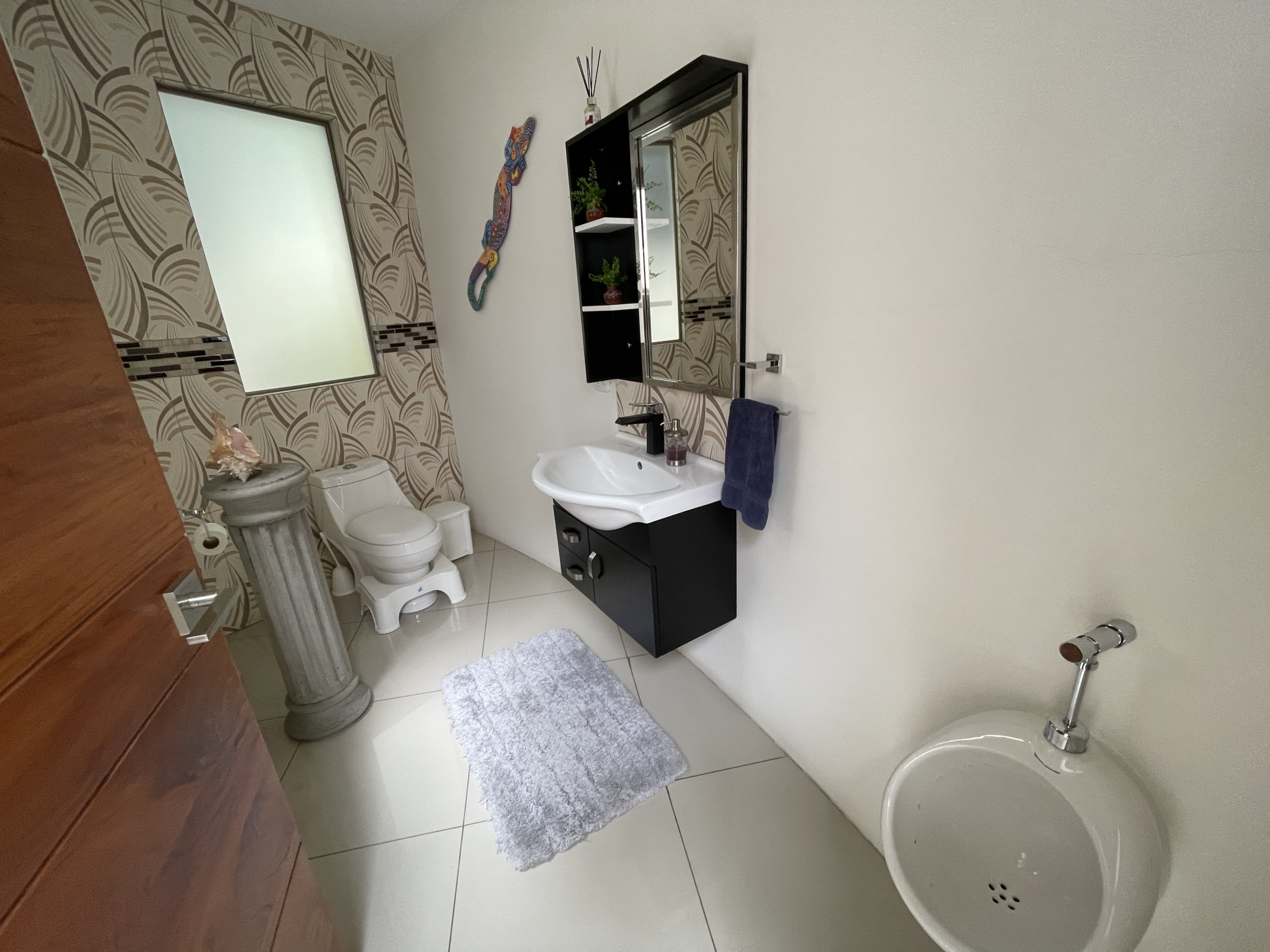 Modern Home for Sale with Views in Brasil de Mora, Ciudad Colón, San José