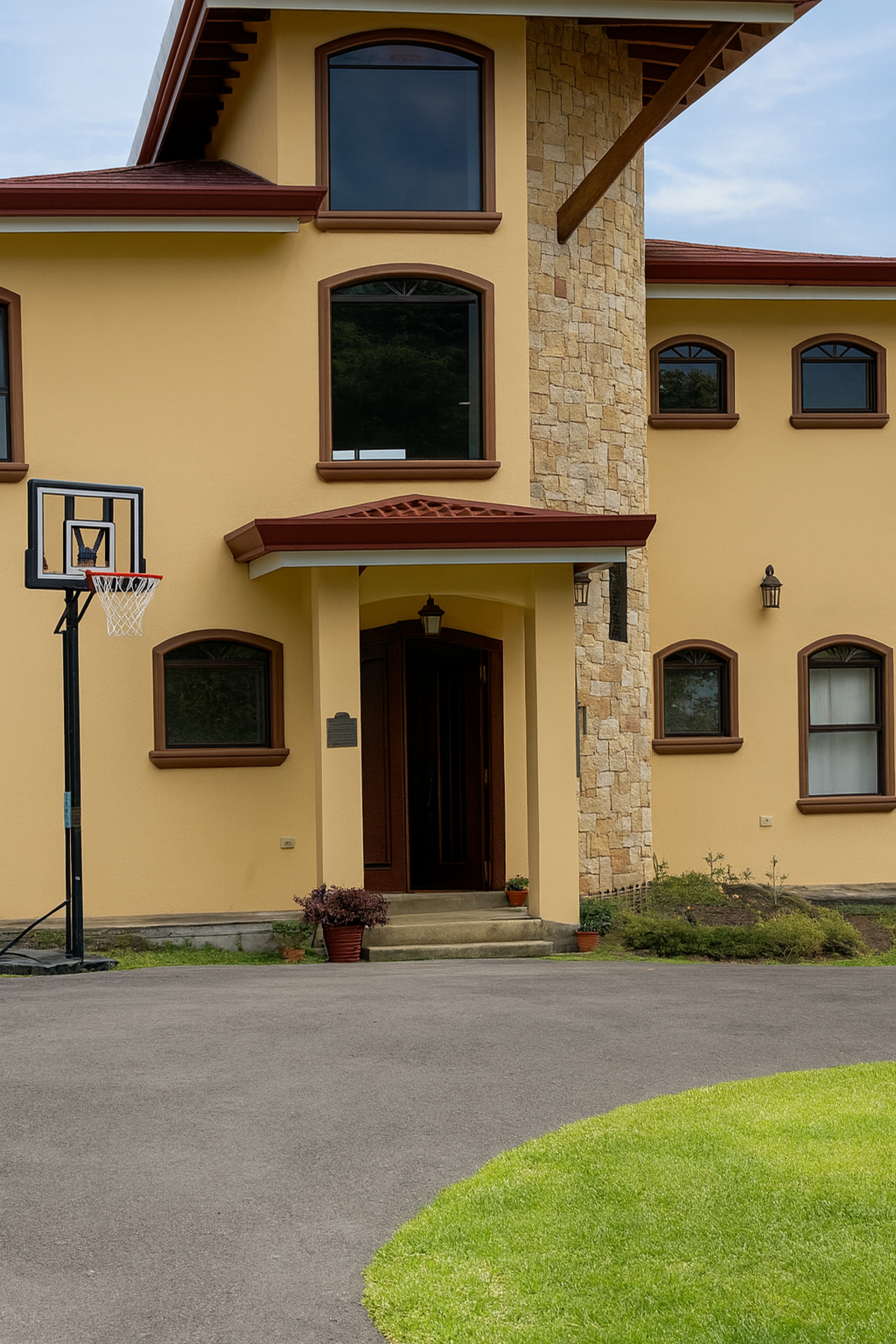 Stunning Home with Pool, Guest Apartments and Panoramic Views in Escazú | ISOLD