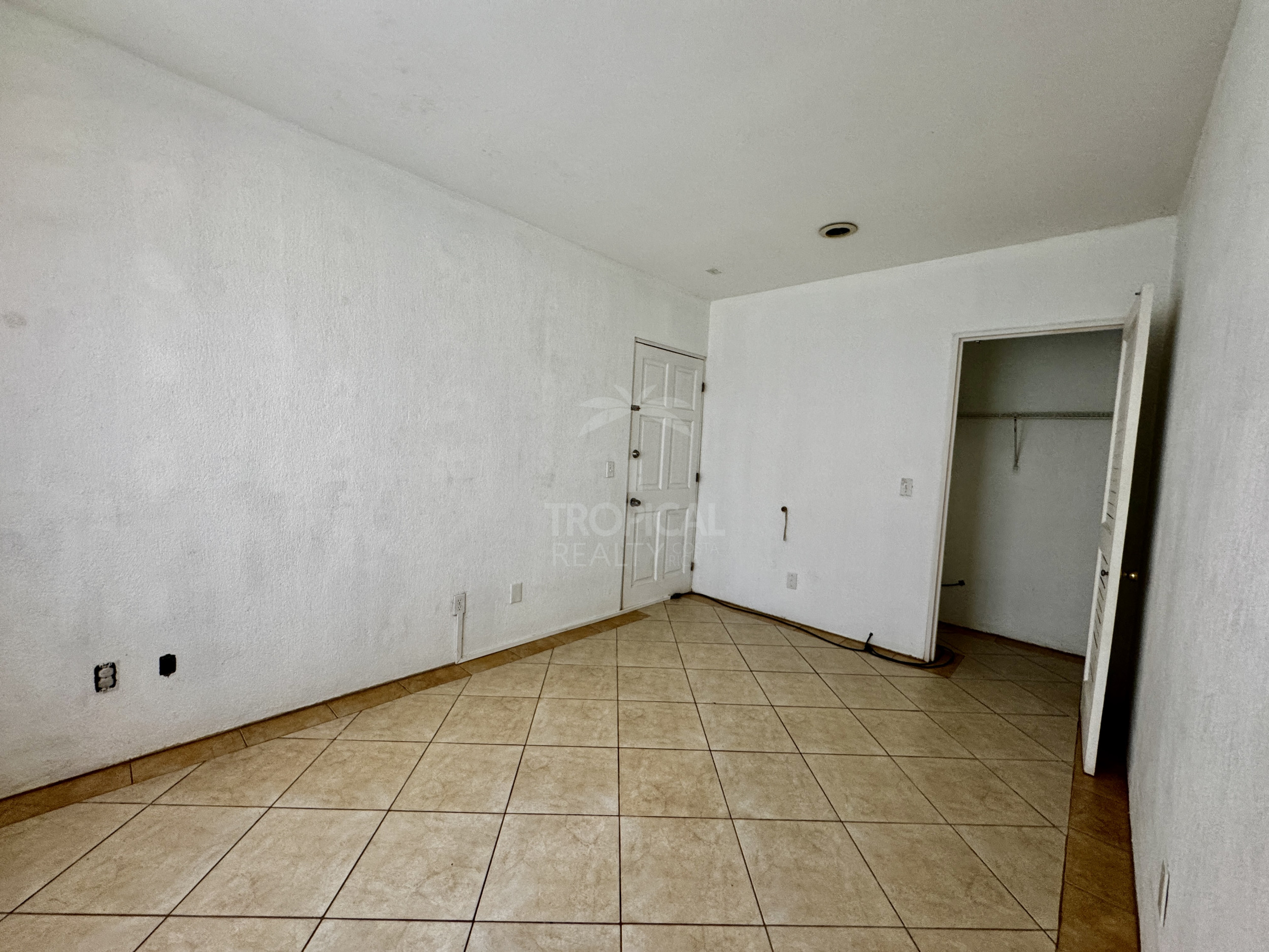 Apartamento en alquiler en Montezuma, tres habitaciones, su hogar frente al paraíso.