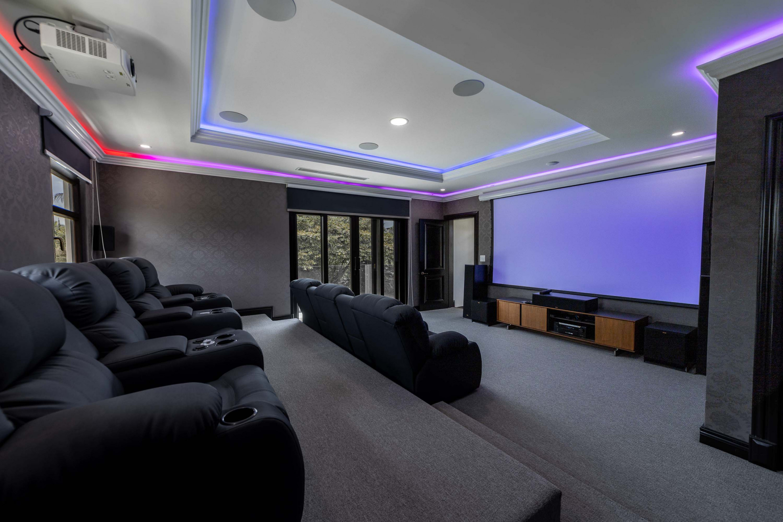 Monteran Luxury Estate: Exquisite 3-Bedroom Residence SOLD