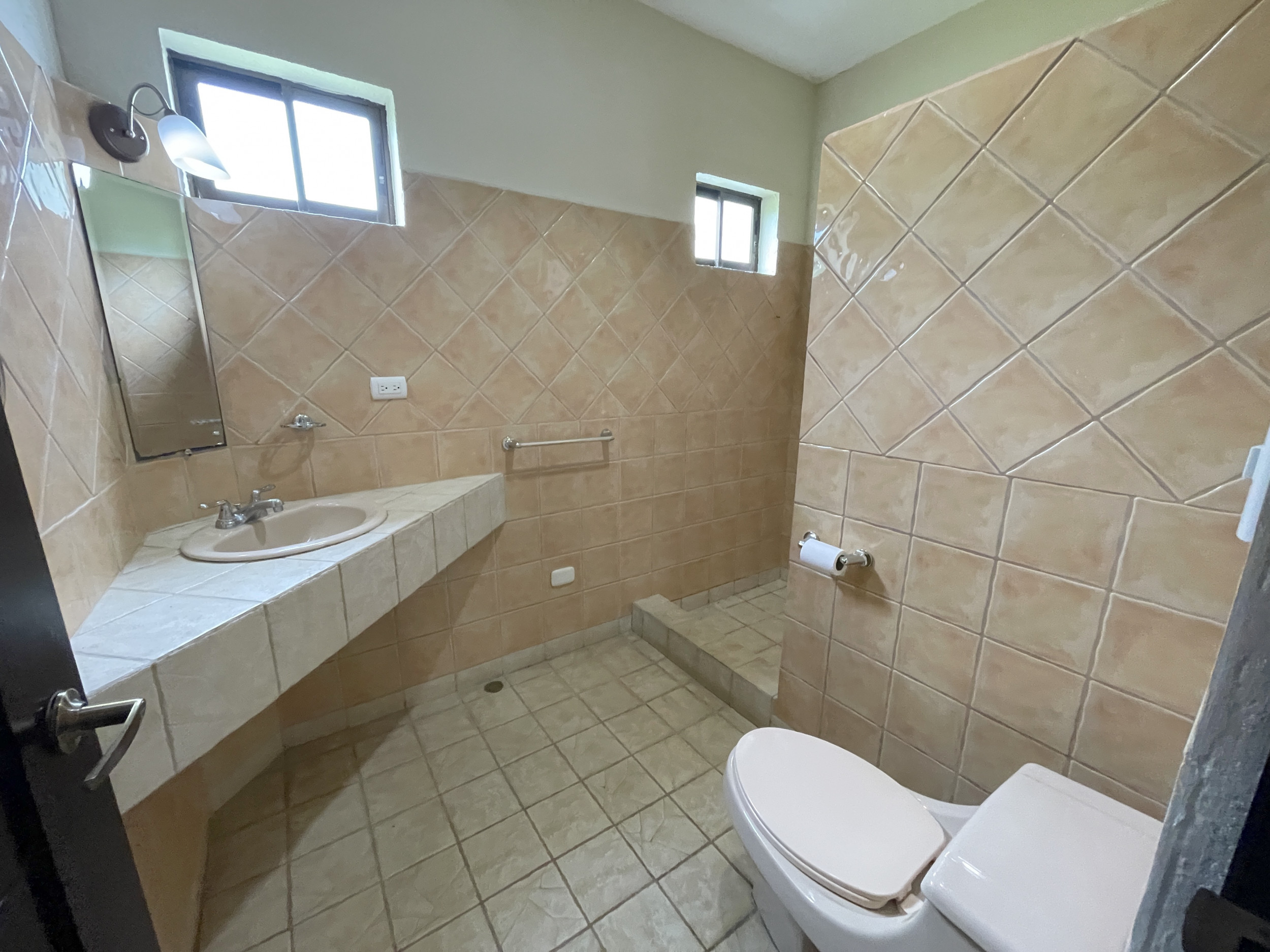 SOLD Single-story house for sale Hacienda Los Reyes